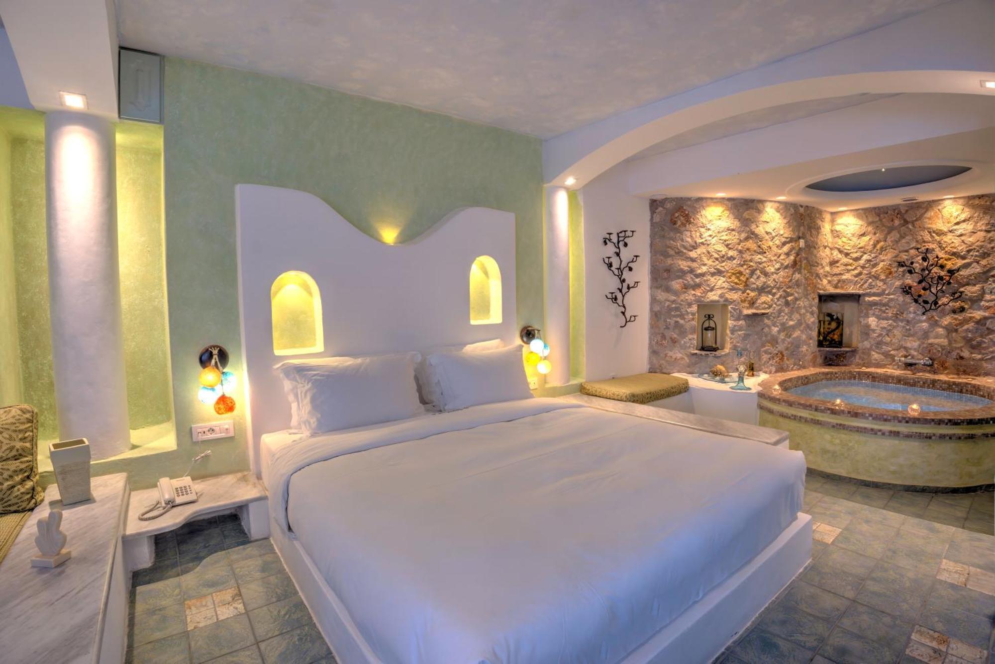 Honeymoon Suite Spa Bath Caldera View