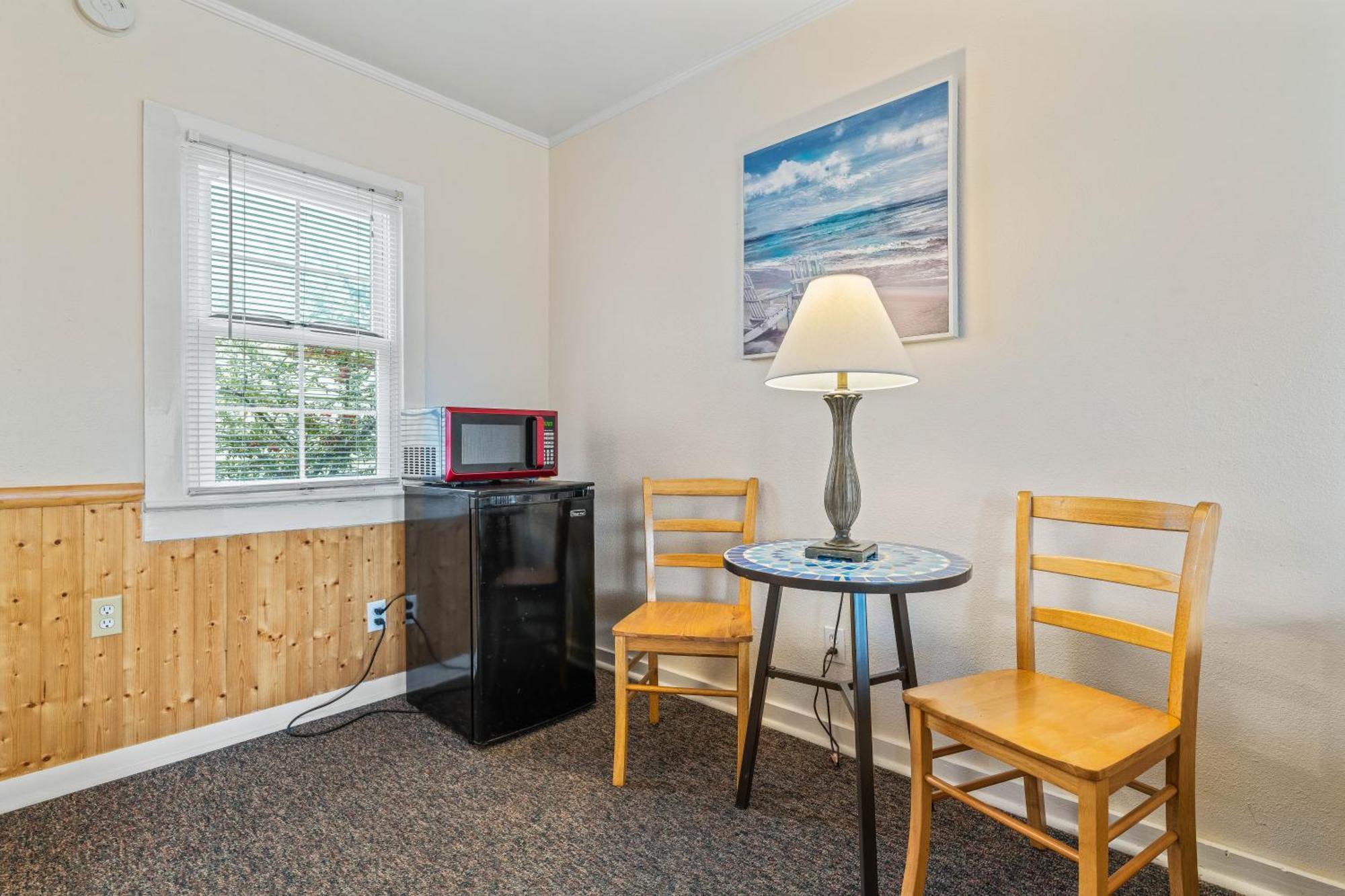 Double Room -Street View - No Pets Allowed
