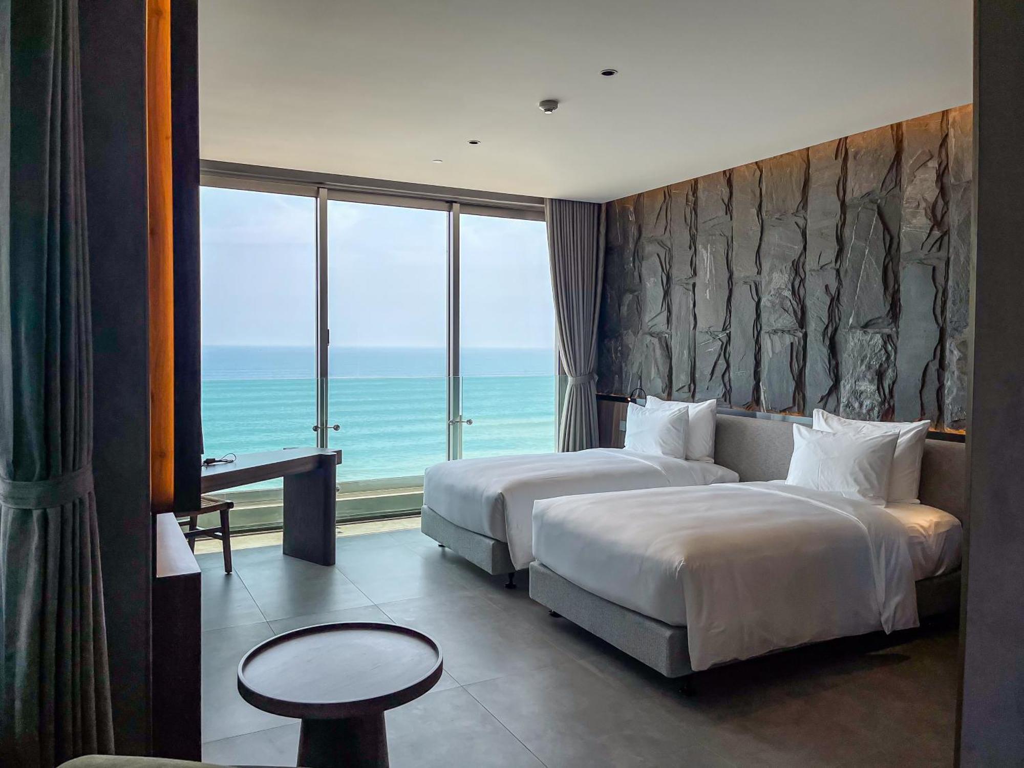 Deluxe Twin Room Oceanfront with Bathtub - Daily Afternoon Tea Inclusive