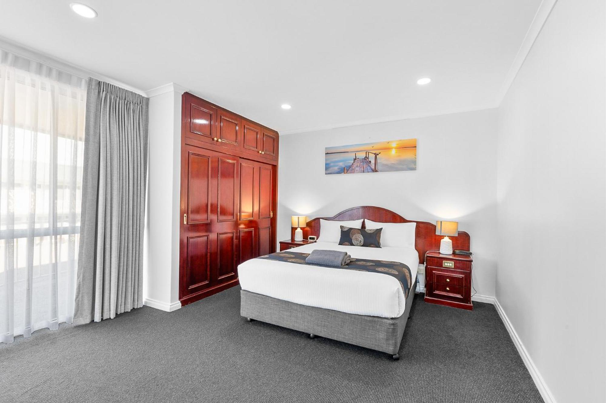 Queen Suite with Spa Bath and Ocean View