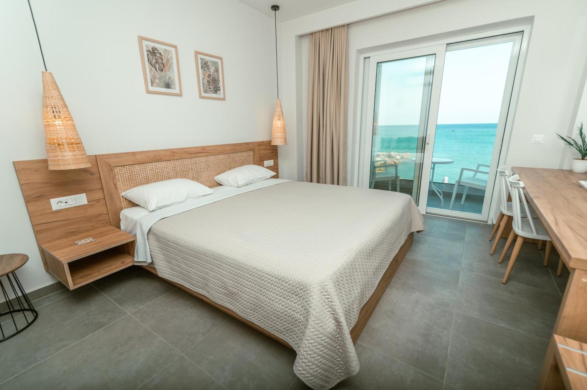 Deluxe Triple Room with Sea View