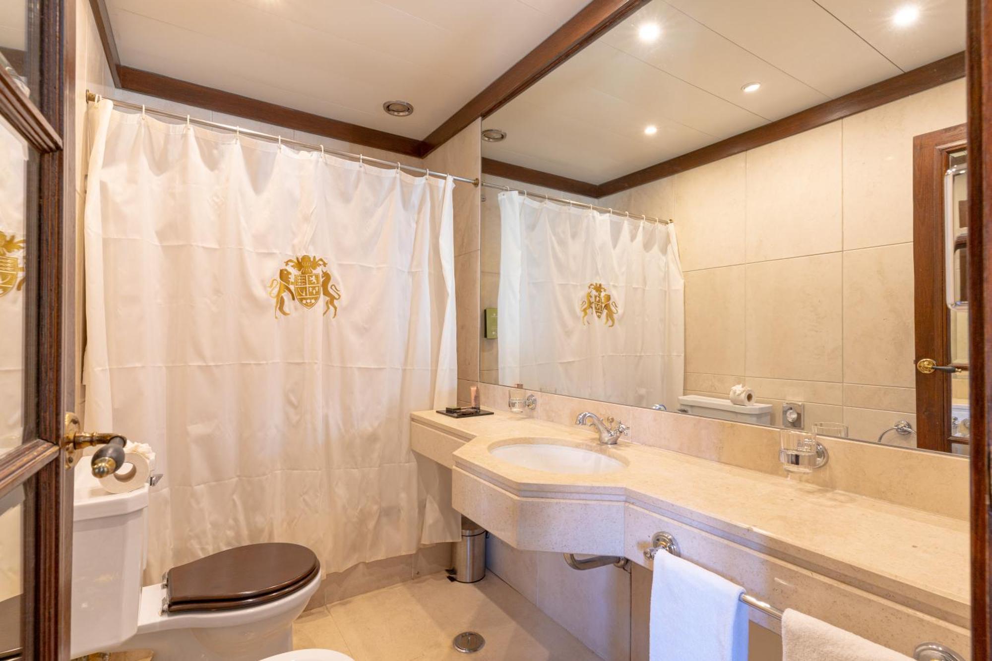 Premium Twin Room,1587493279:JPEG