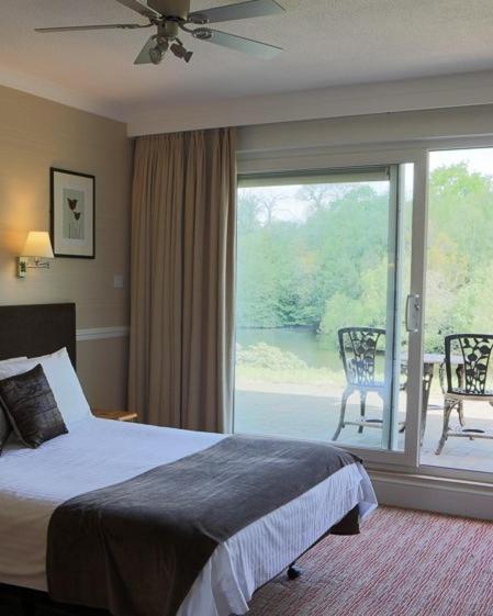 Kamer met Kingsize Bed en Uitzicht op Meer