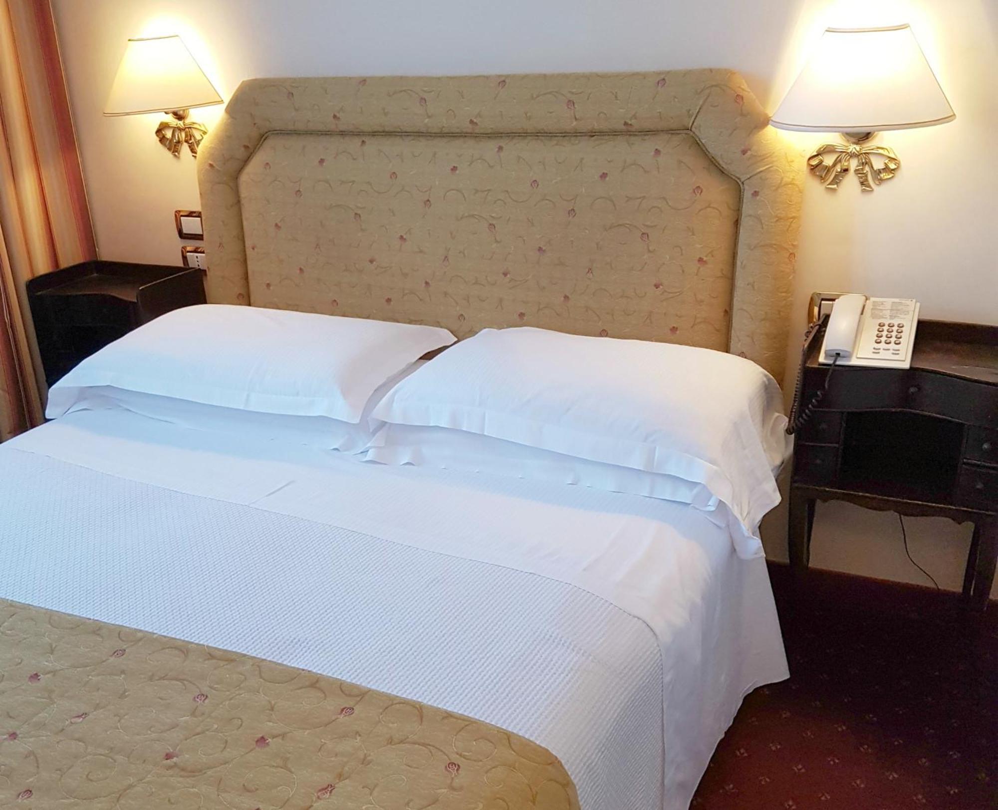 Habitación Doble Pequeña con cama doble francesa