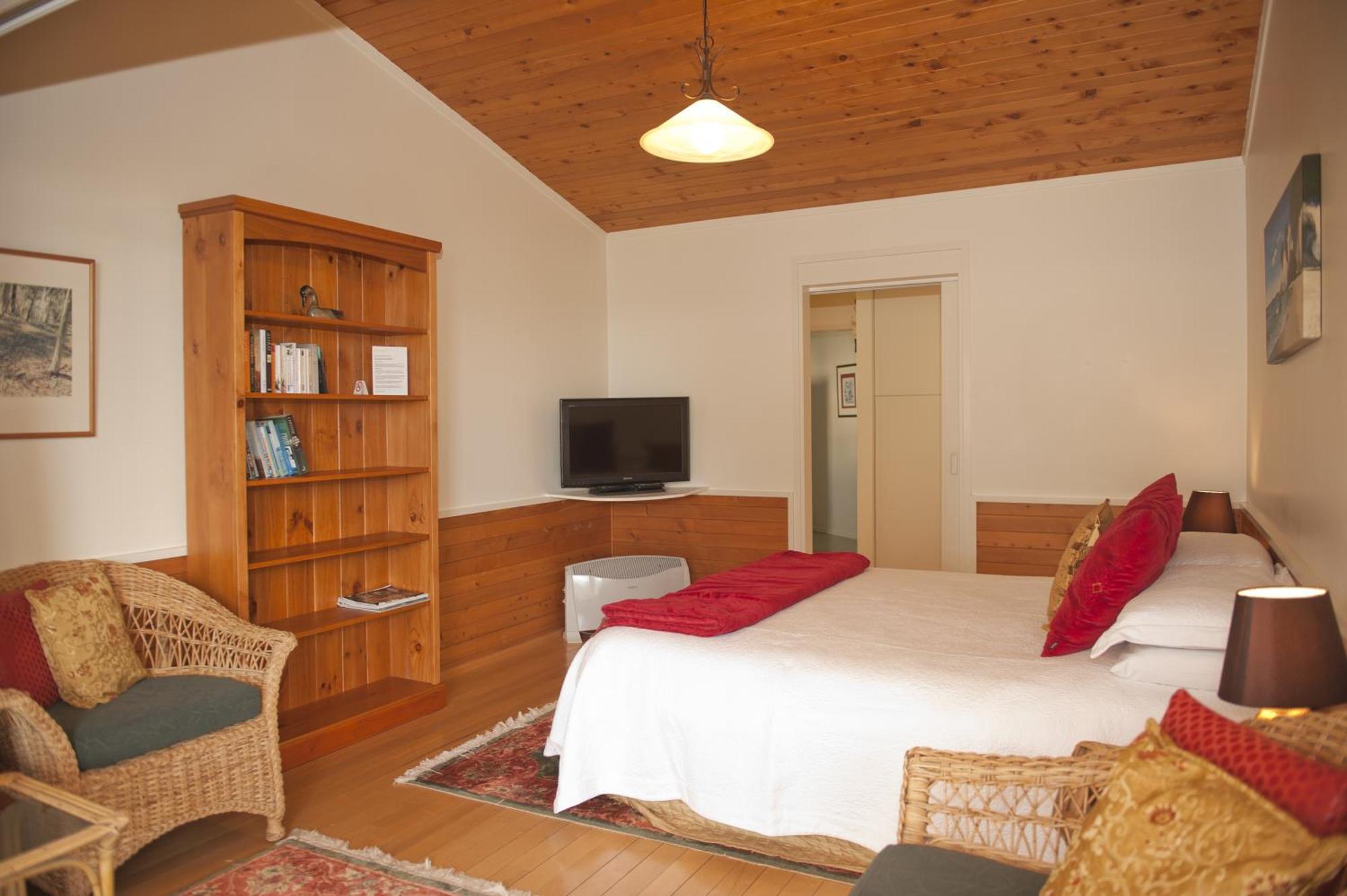 King One-Bedroom Apartment Beachfront