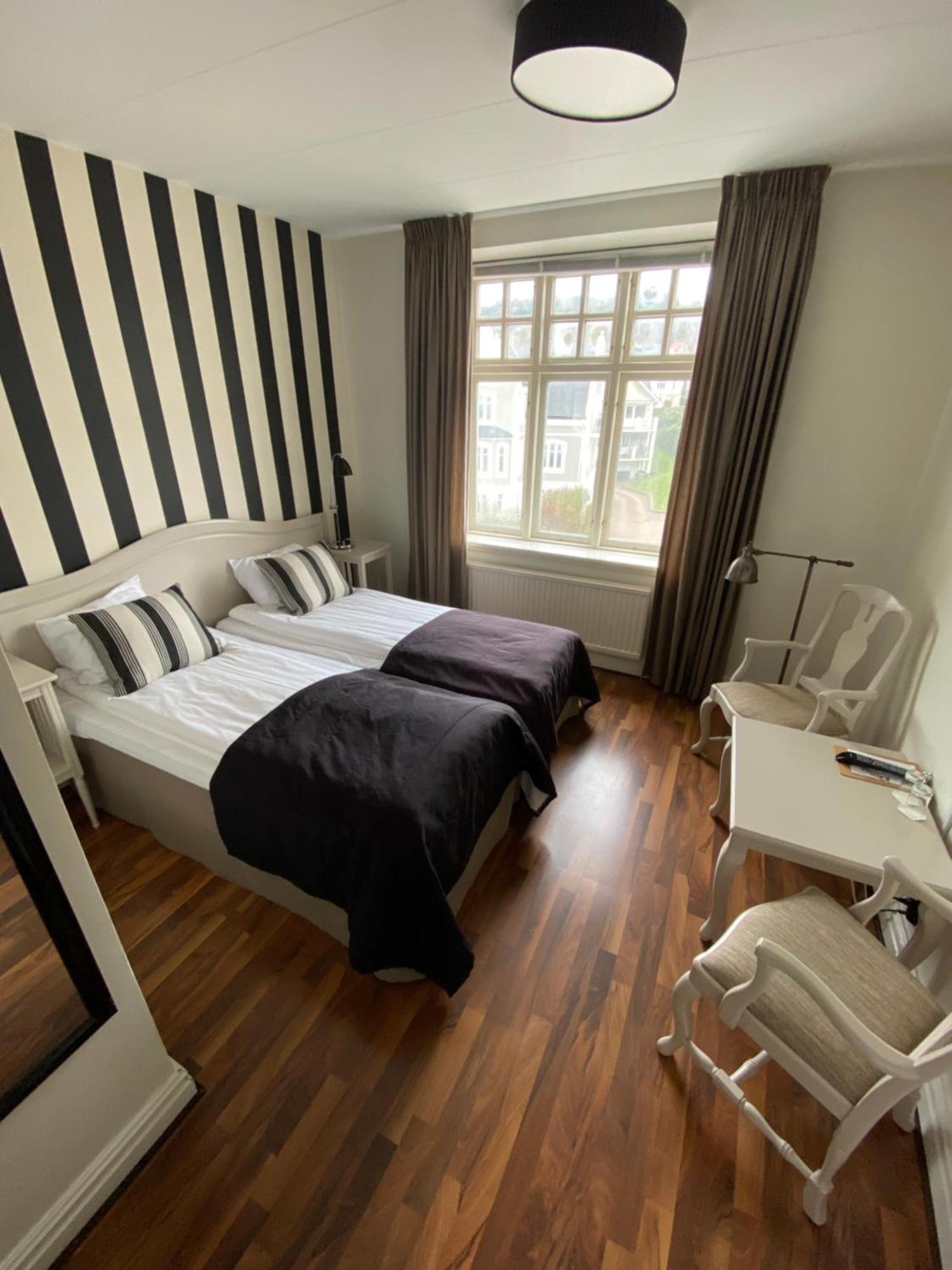 Tweepersoonskamer met 2 Aparte Bedden