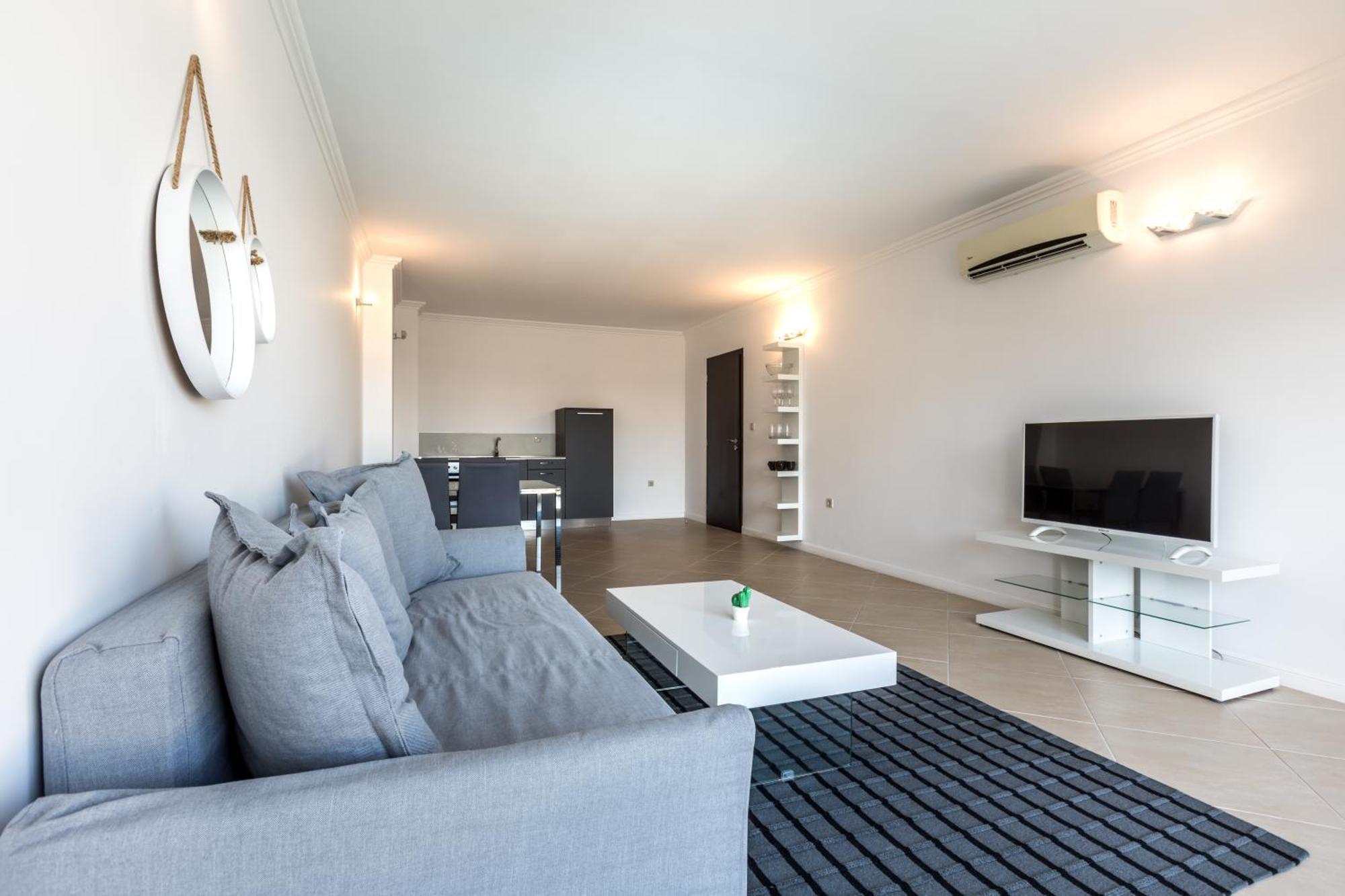 Apartamento con vistas parciales al mar