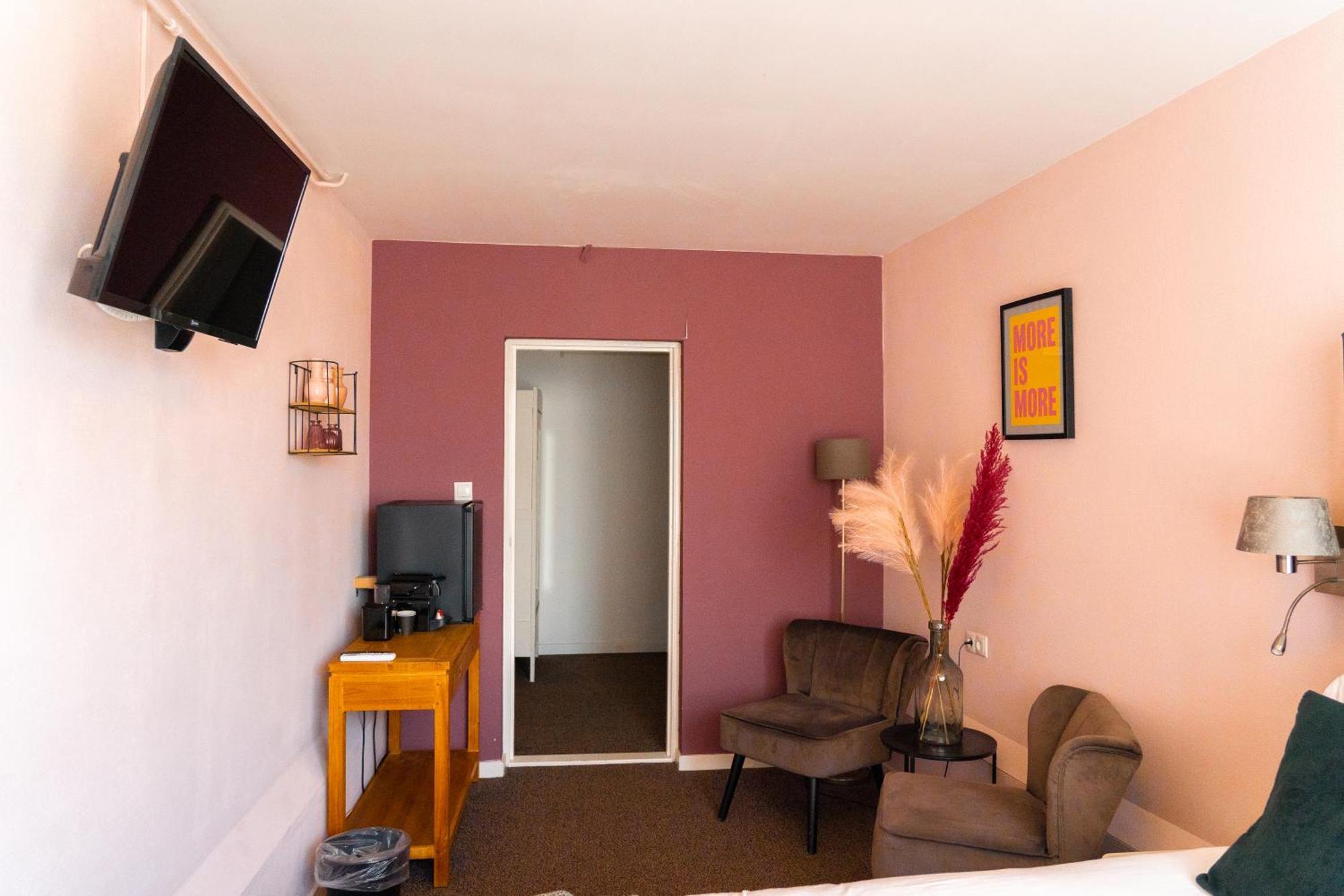 Comfort Room Street Level