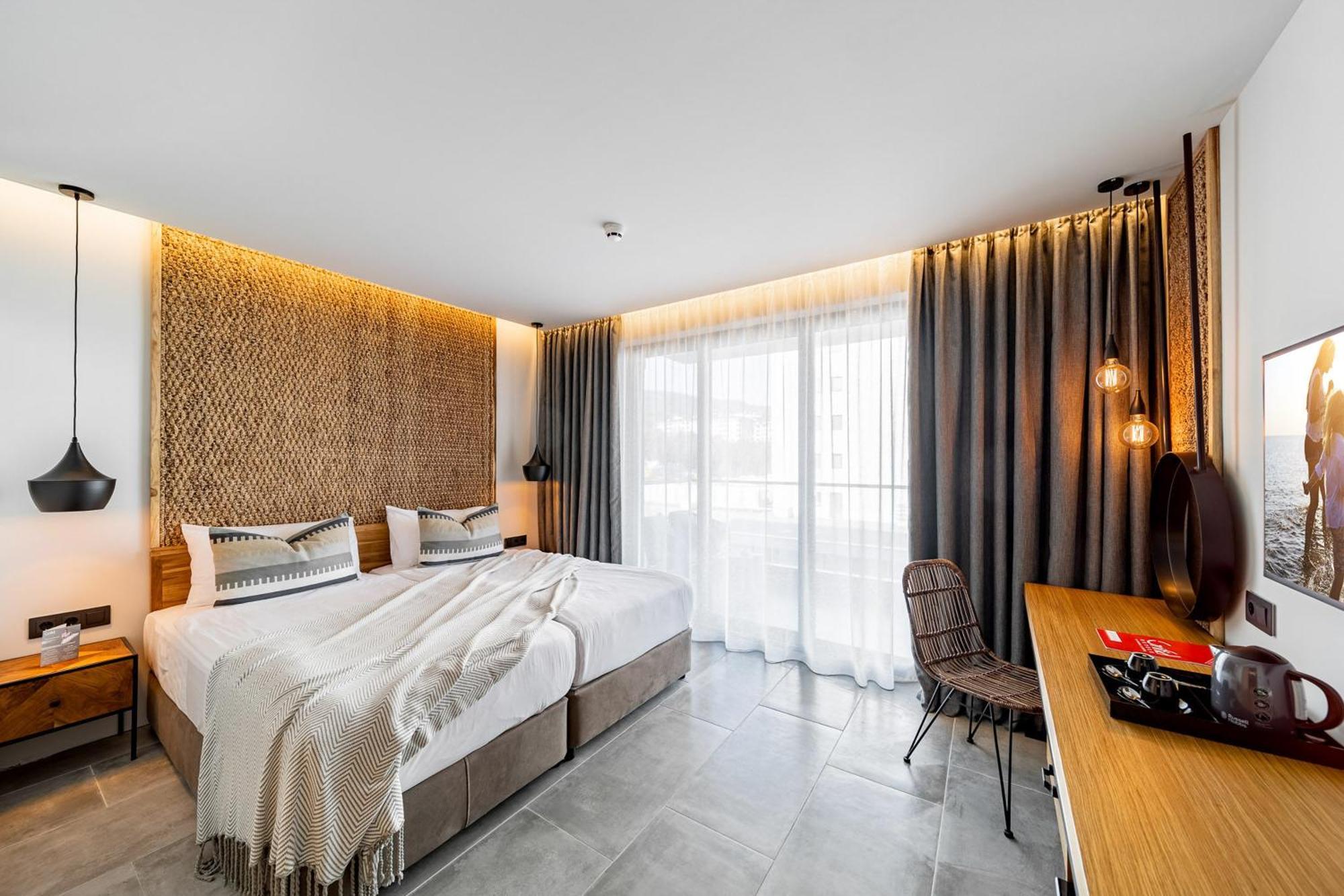 Family Room – Private Beach & Aquapark Access