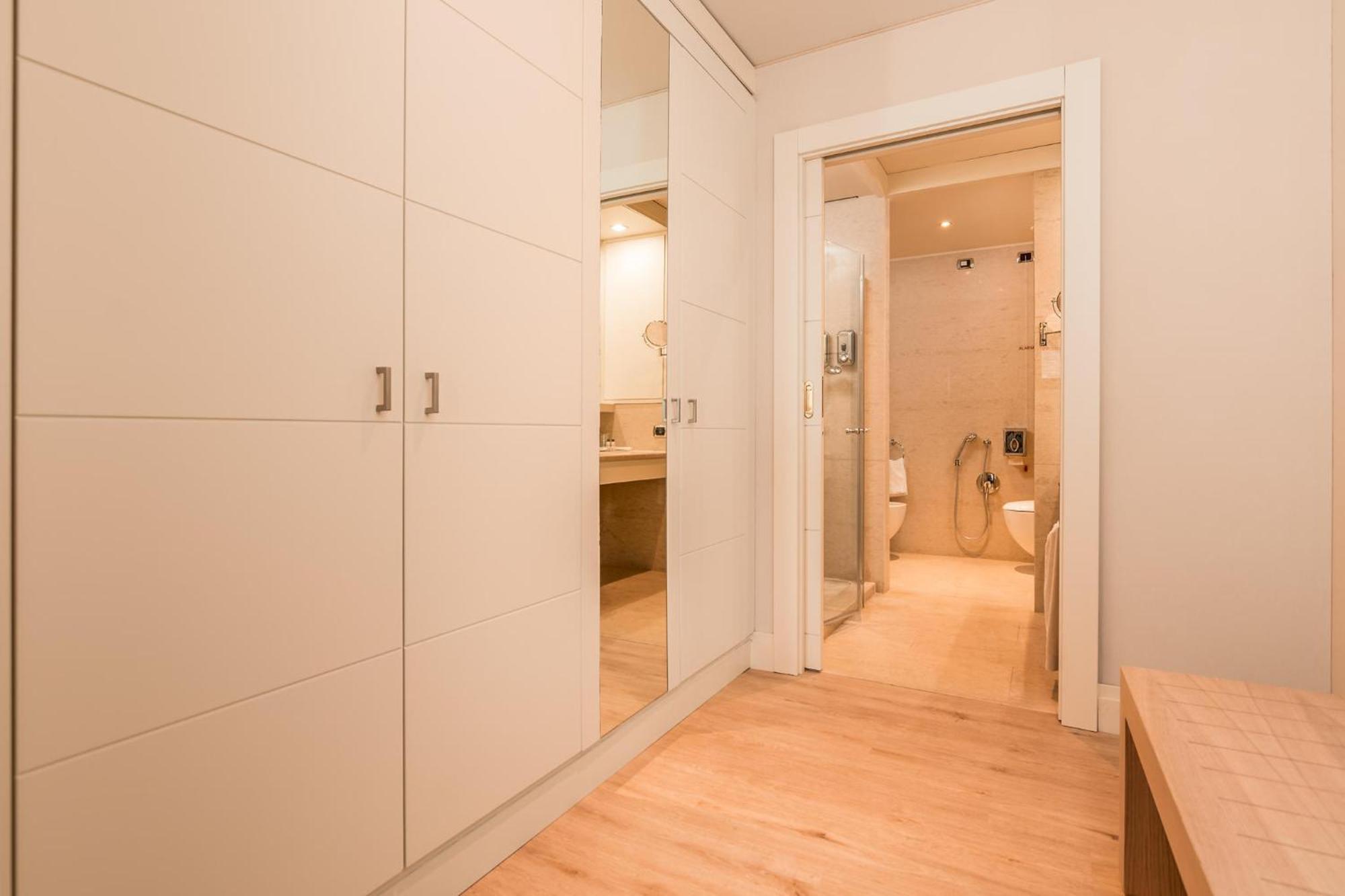 Superior Double Room with Balcony and Sea View