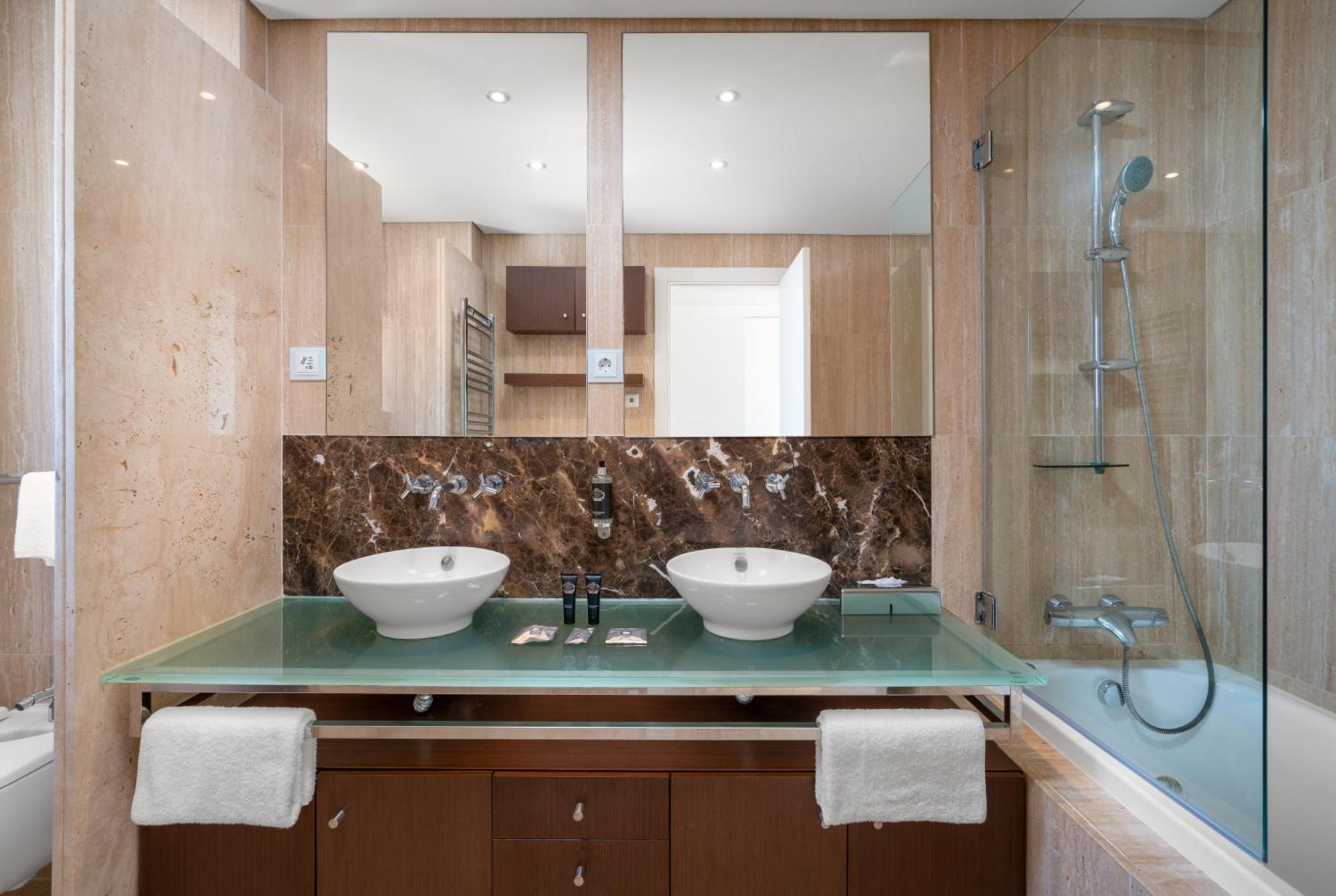 Two-Bedroom Luxury Townhouse Pool View