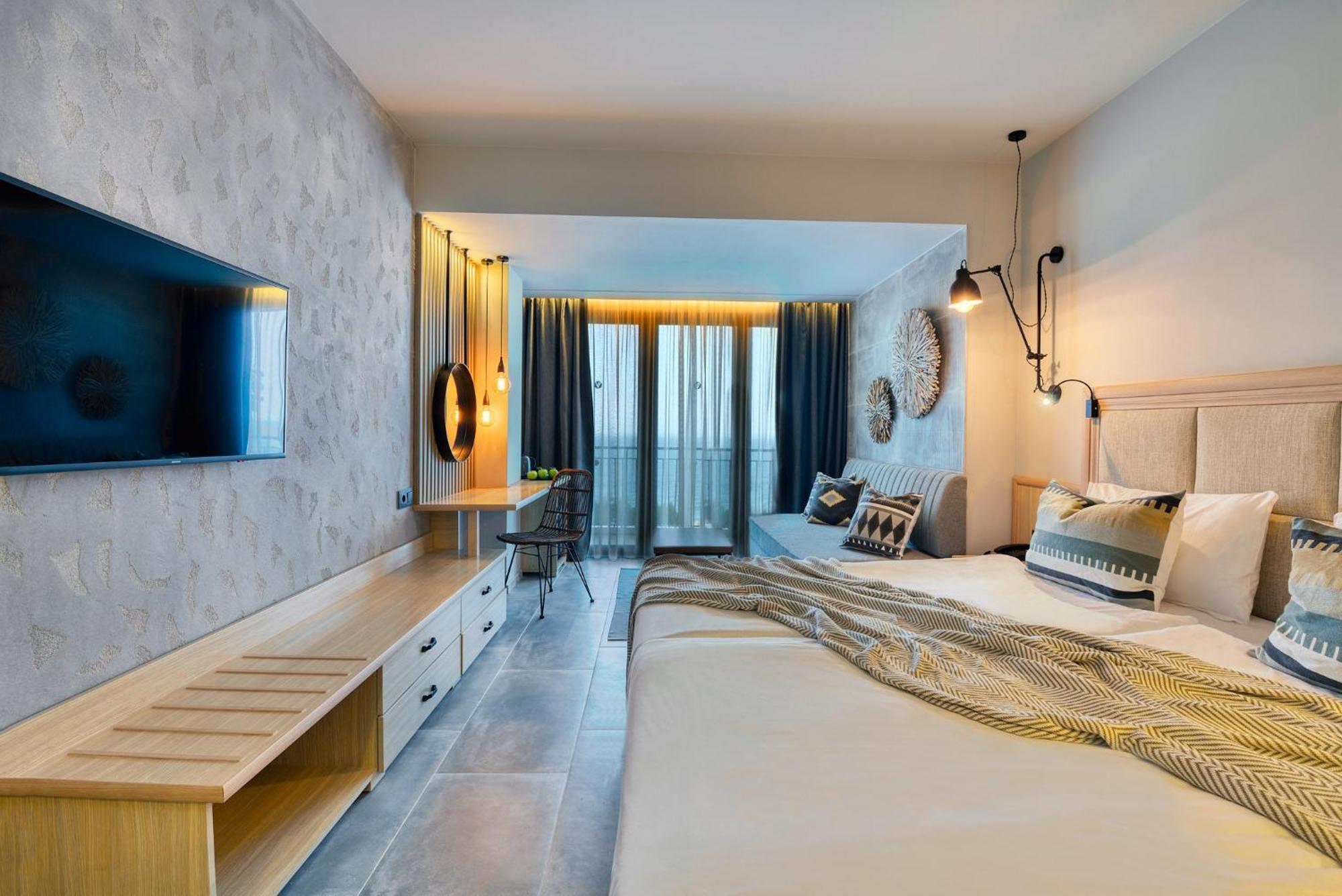 Double Room Sea View – Private Beach & Aquapark Access