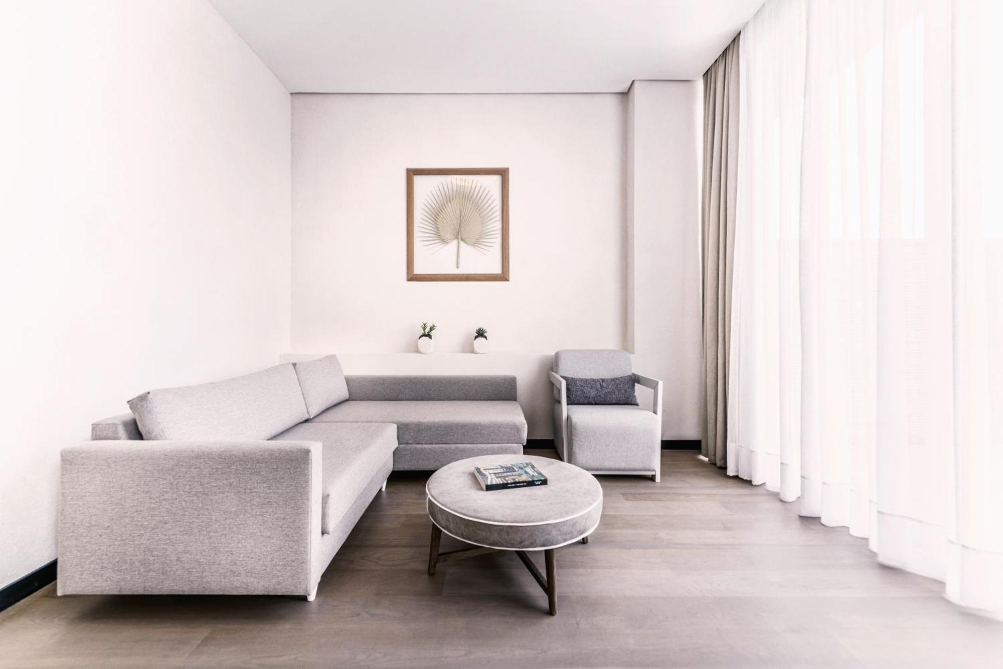 Junior Suite mit eingeschränktem Meerblick und Pool