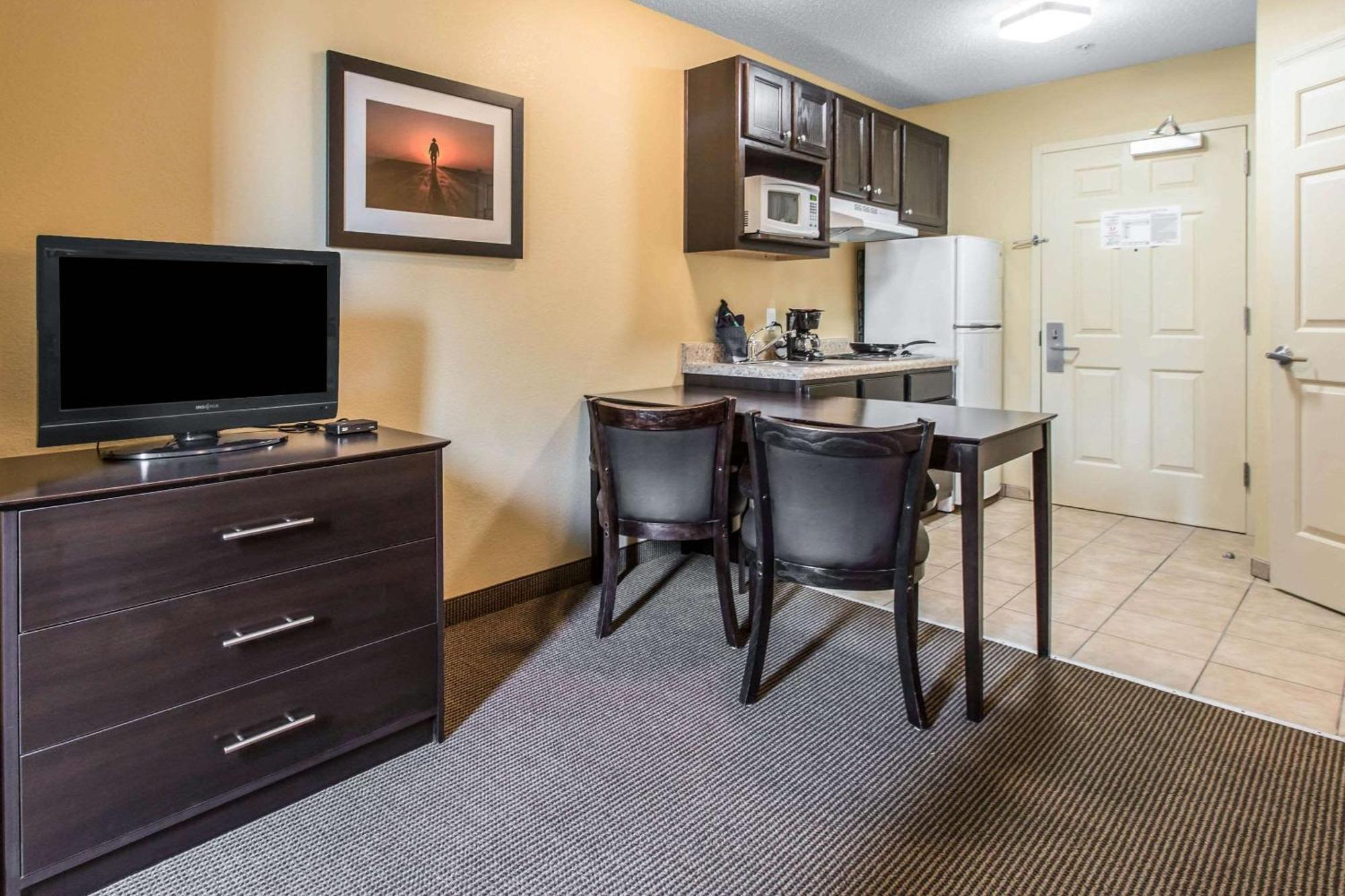Queen Suite with Two Queen Beds - Non Smoking