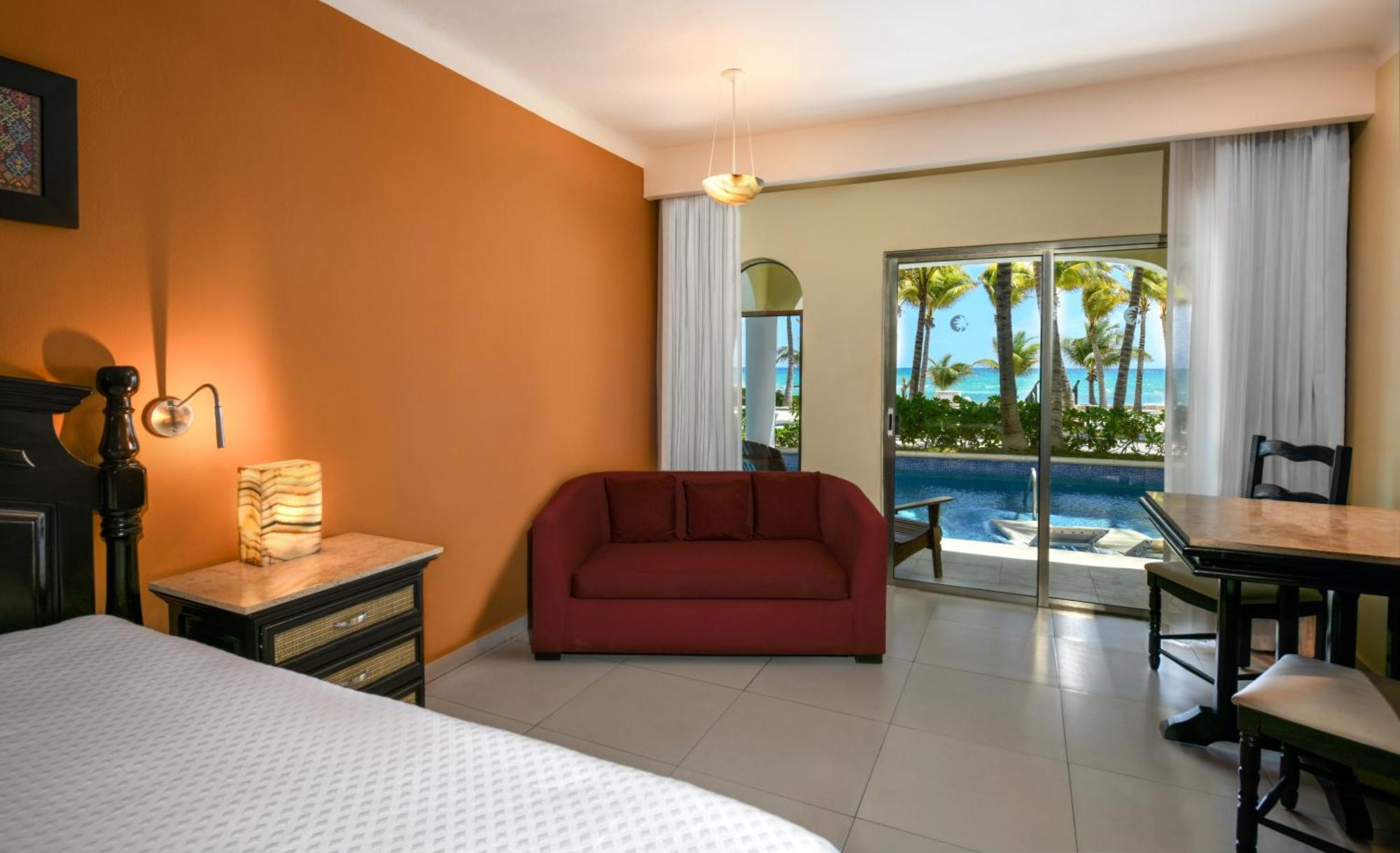 Swim Up Junior Suite