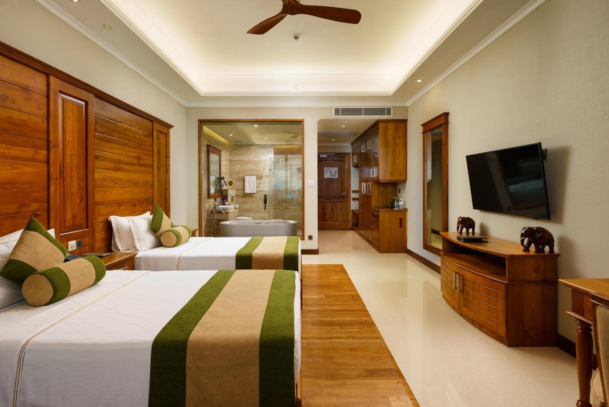 Deluxe twin room with sea view and 10 % discount on SPA treatments