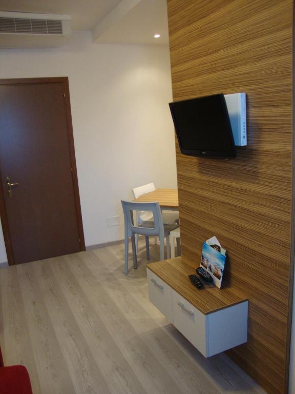 Familien-Apartment mit Balkon (2 Erwachsene + 2 Kinder)