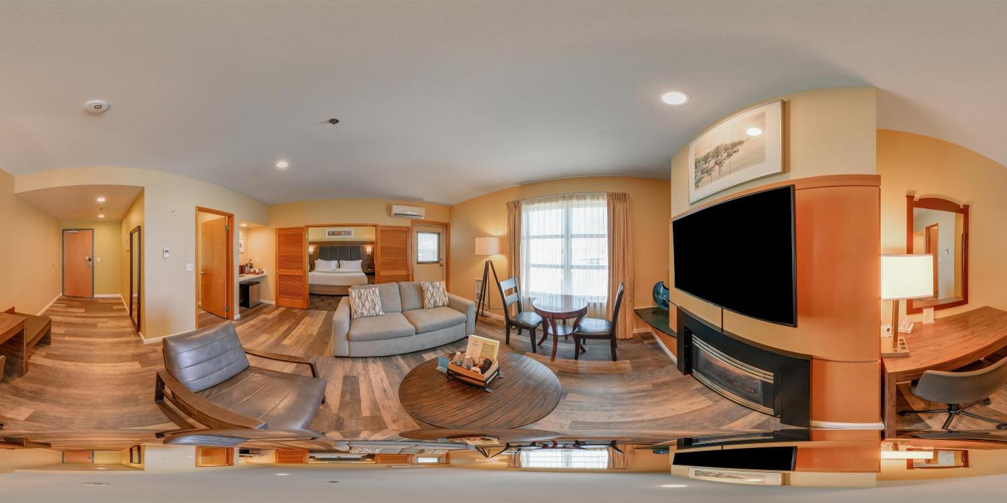 King Suite - Accessible/Non-Smoking