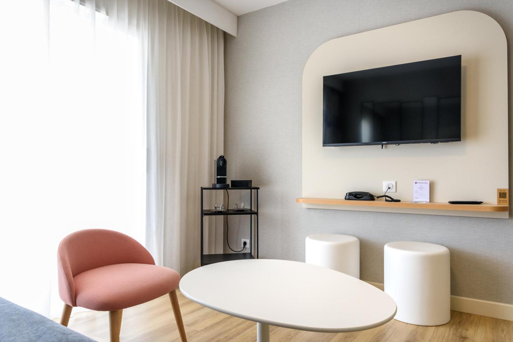 Two-Bedroom Suite with Terrace and Two Bathrooms
