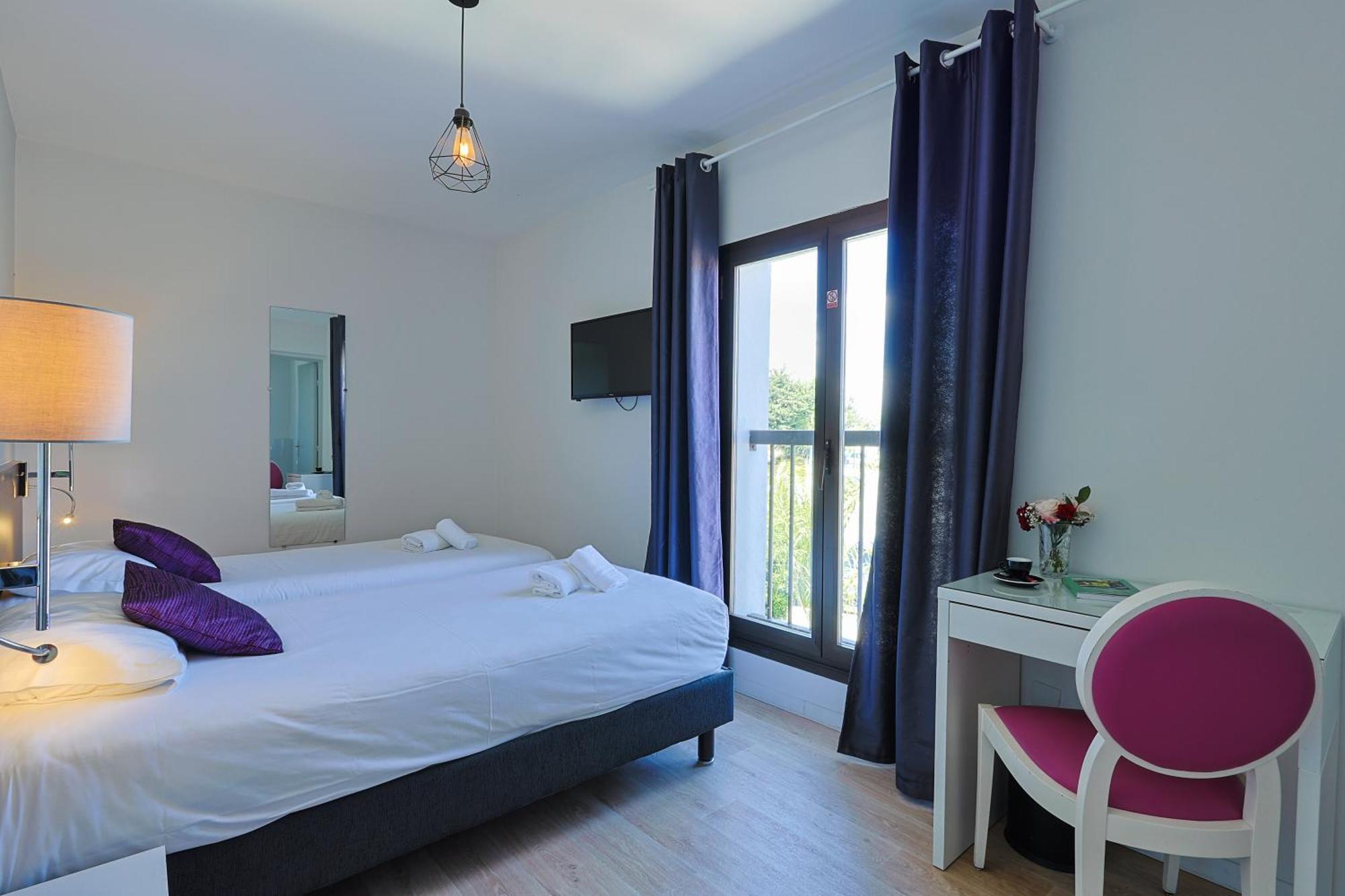 Twin Room,1592053692:JPEG