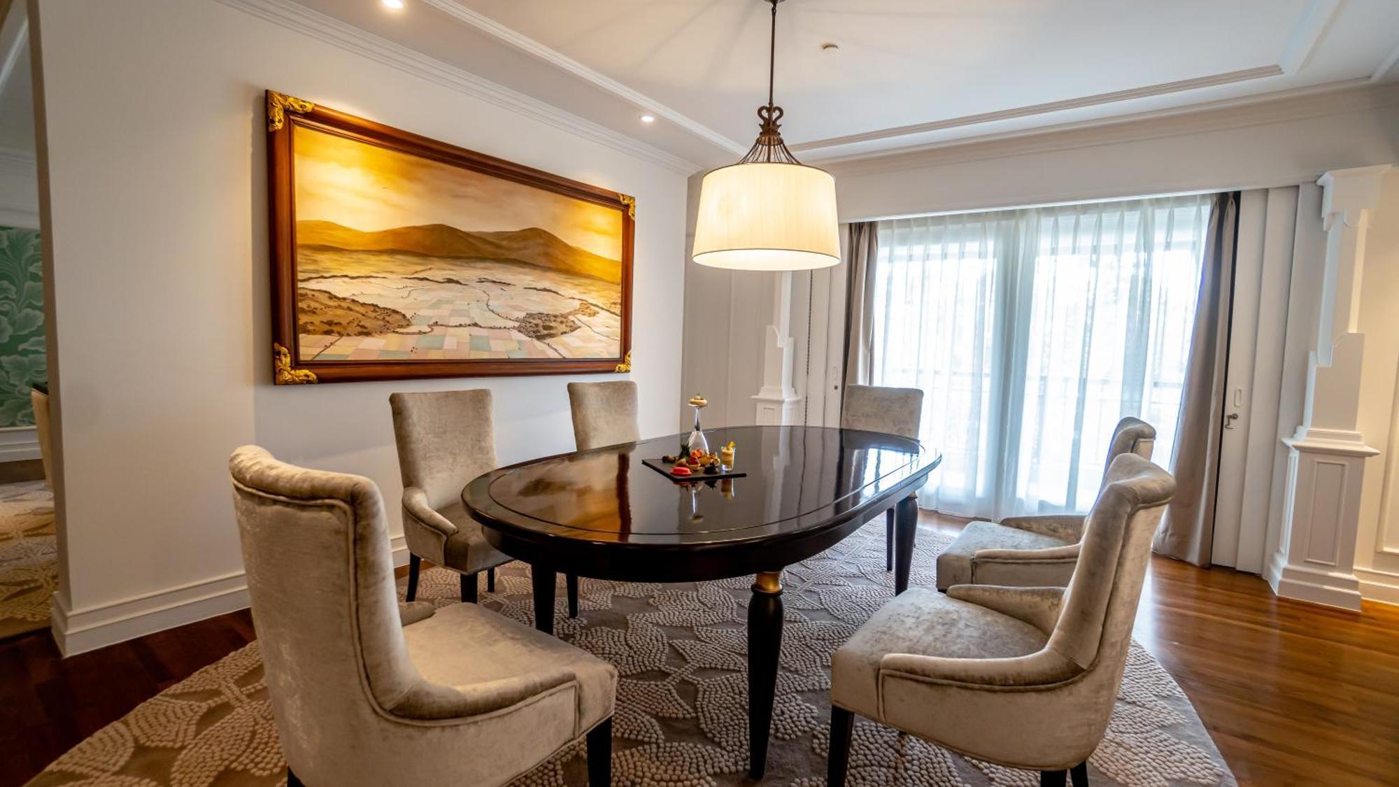 Bukit Suite with Club Lounge Access