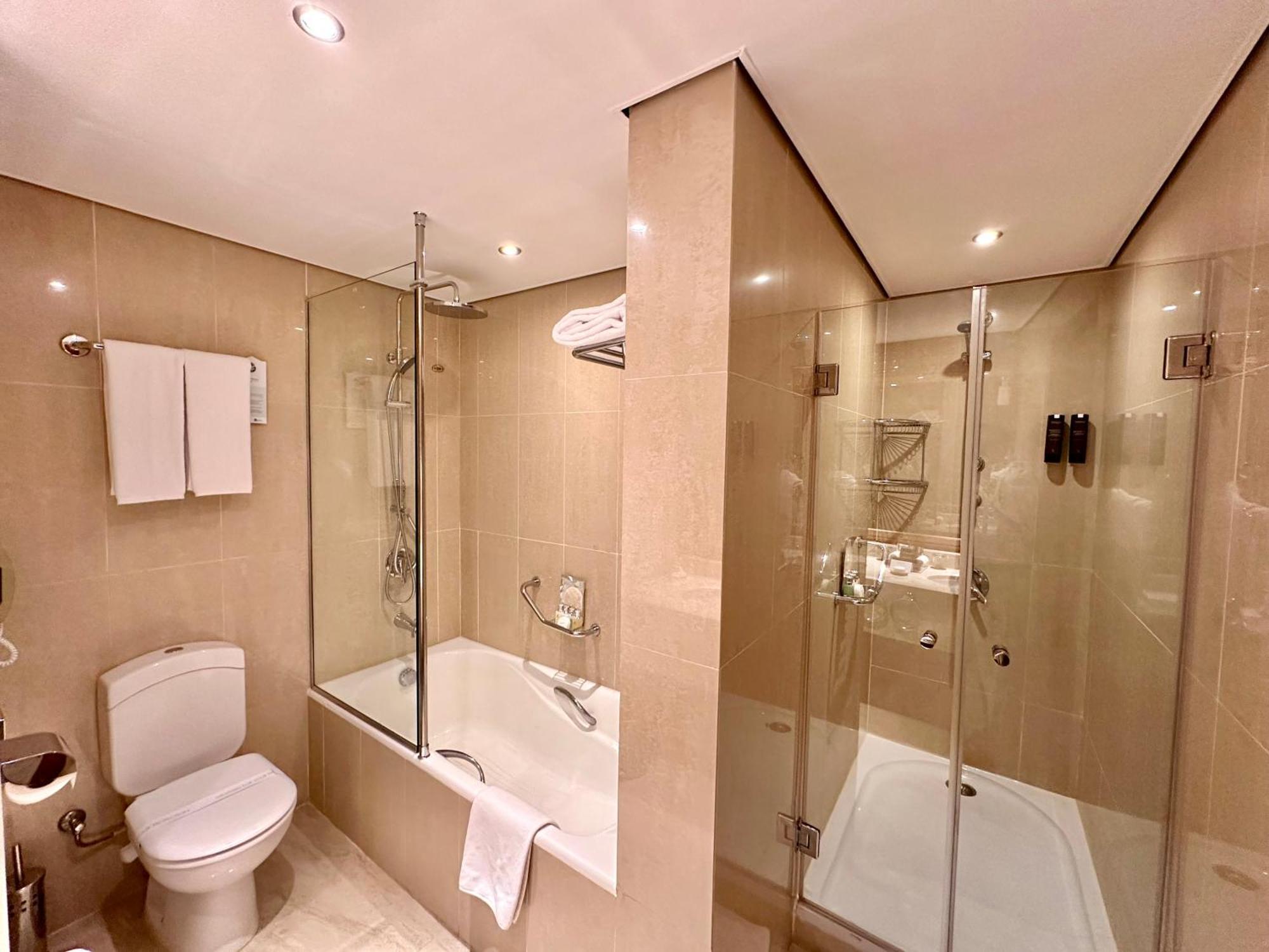 Executive Suite,1592880428:JPEG
