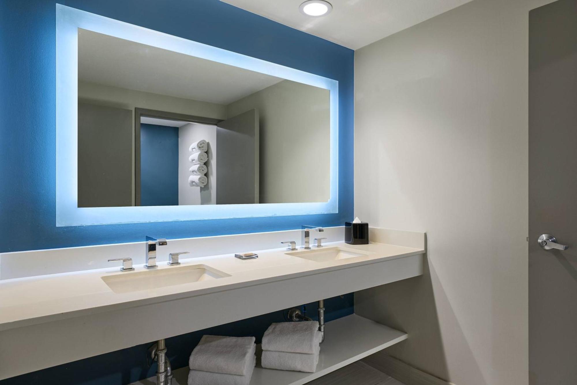 Kamer met 2 Queensize Bedden, Balkon en Uitzicht op het Water - Captiva Toren
