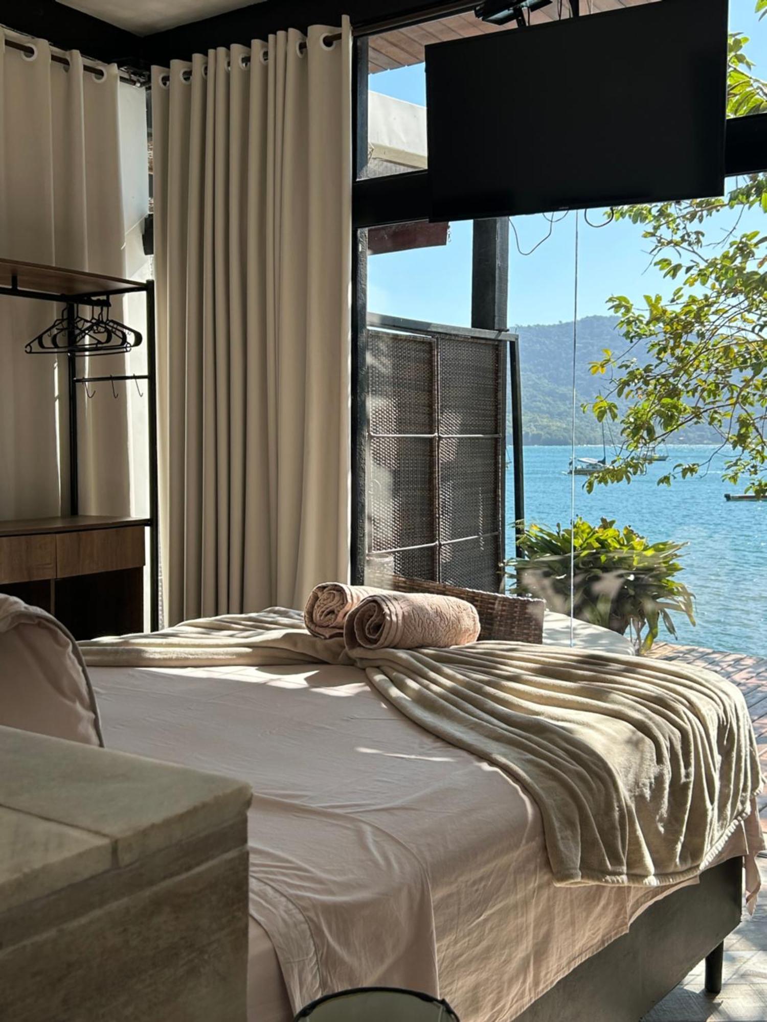 Deluxe Double Room with Balcony and Sea View