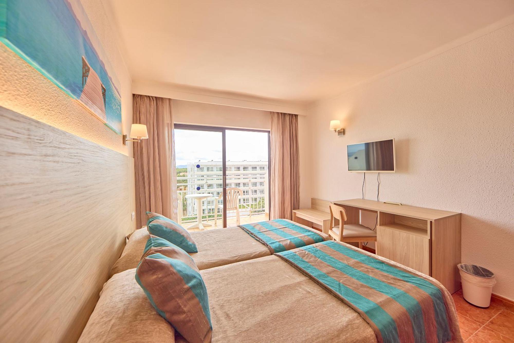 Twin Room,1594677326:JPEG
