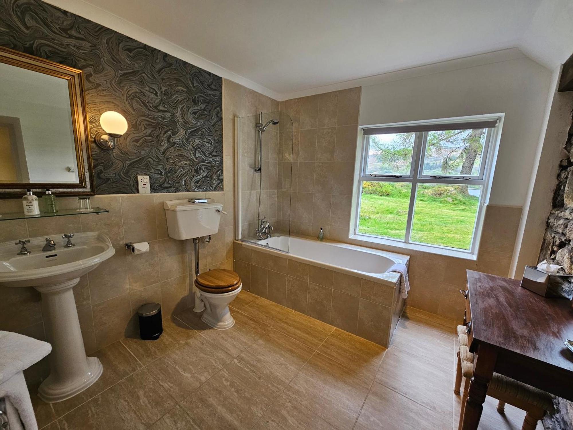Cosy Loch Room