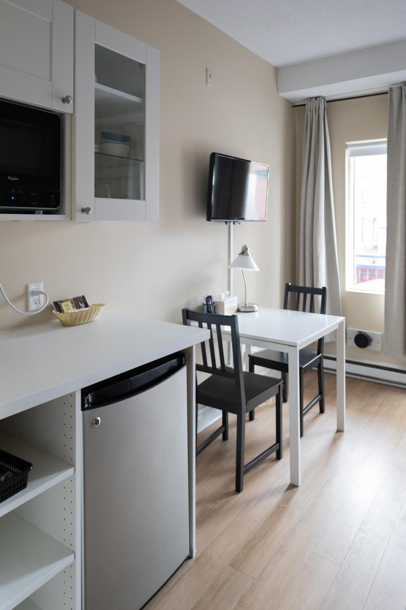 Standard Queen Room