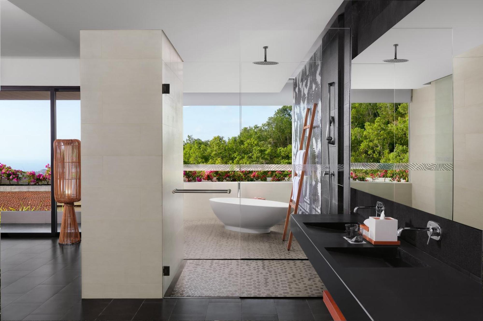 Family Jacuzzi Loft Suite, 1 Bedroom Suite, In Loft: 1 King with Free Scheduled Shuttle to Hotel’s Beach Facility