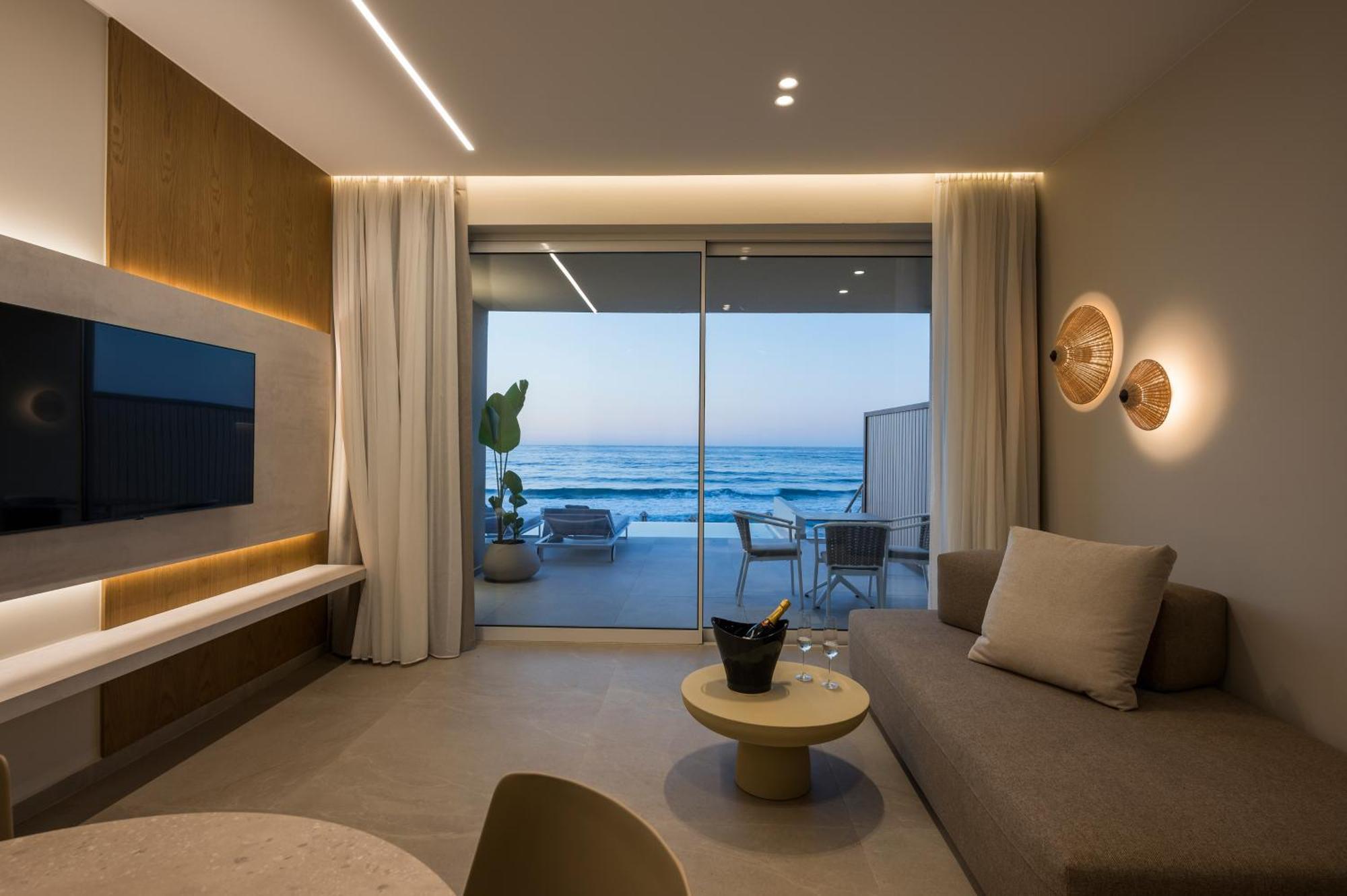 Sunset Suite - One Bedroom with Private Pool and Beach Access
