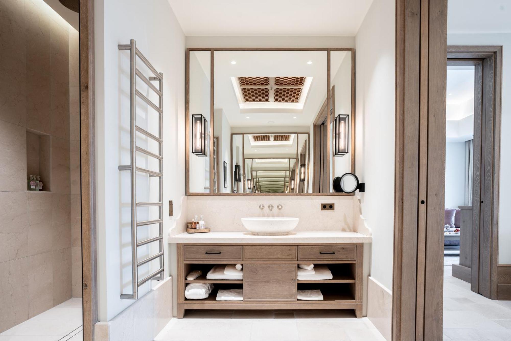 Suite with Hot Tub