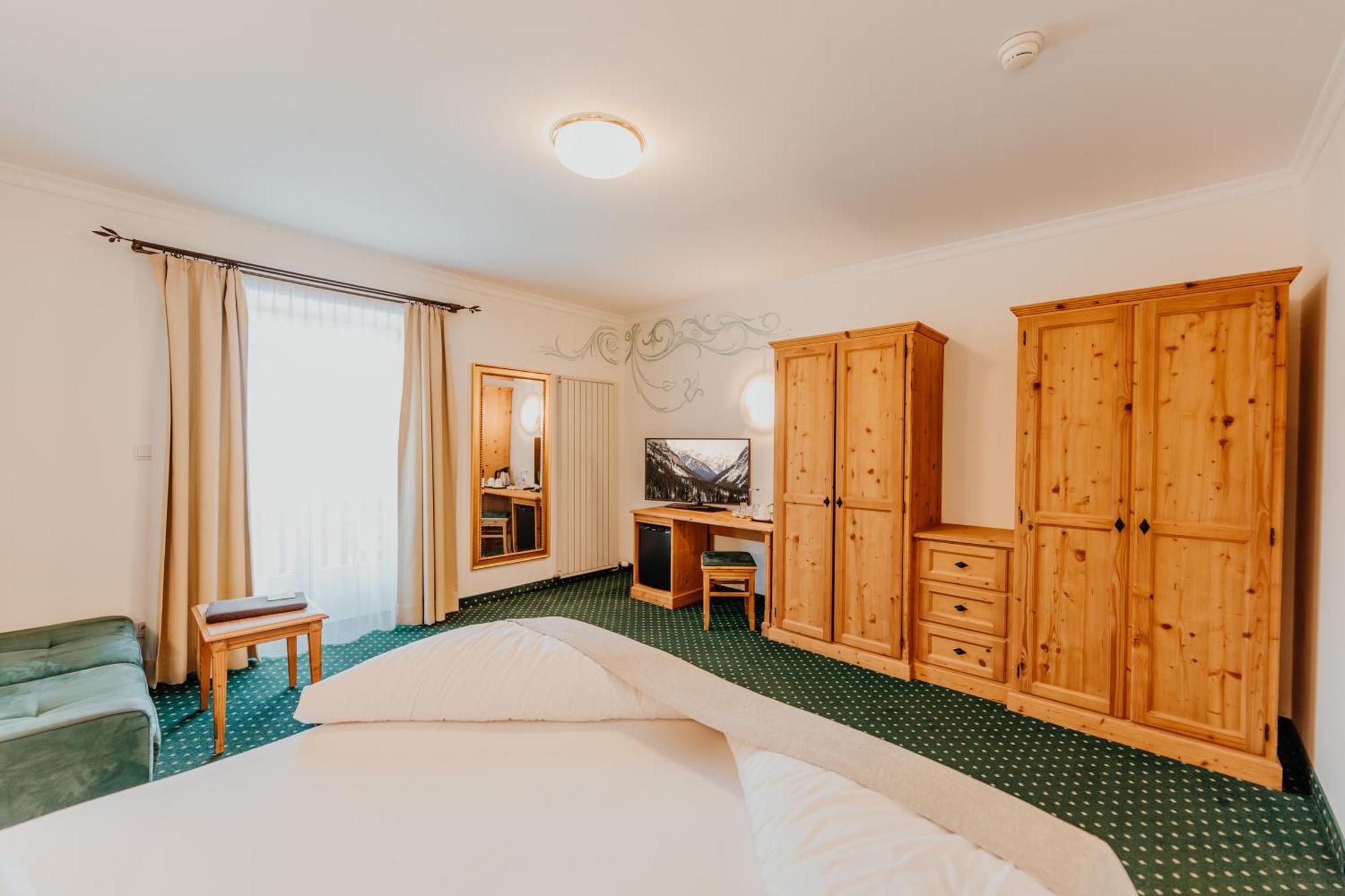 Comfort Double Room with Mountain View and Balcony
