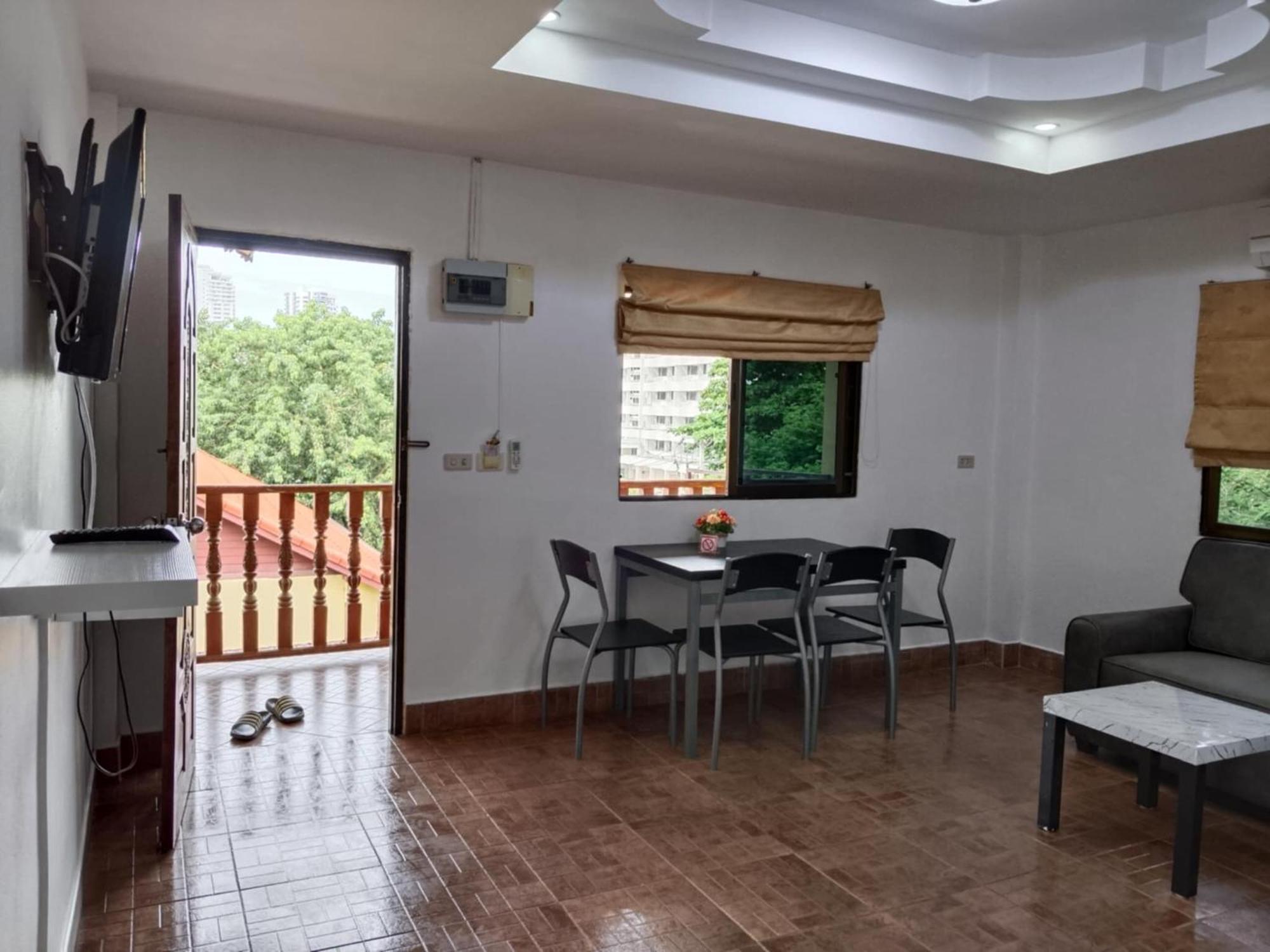 Deluxe Apartment