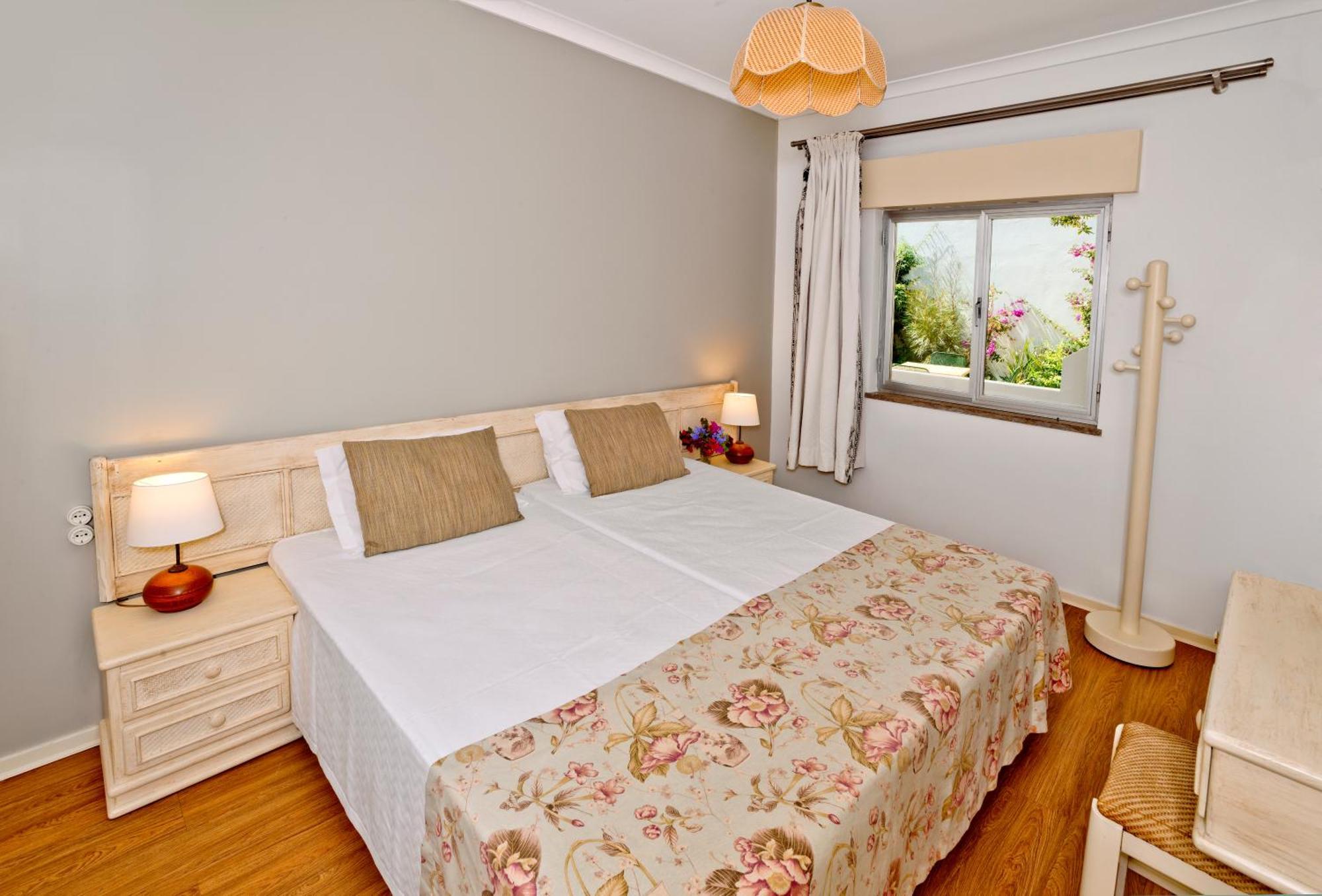 One-Bedroom Apartment Sea View