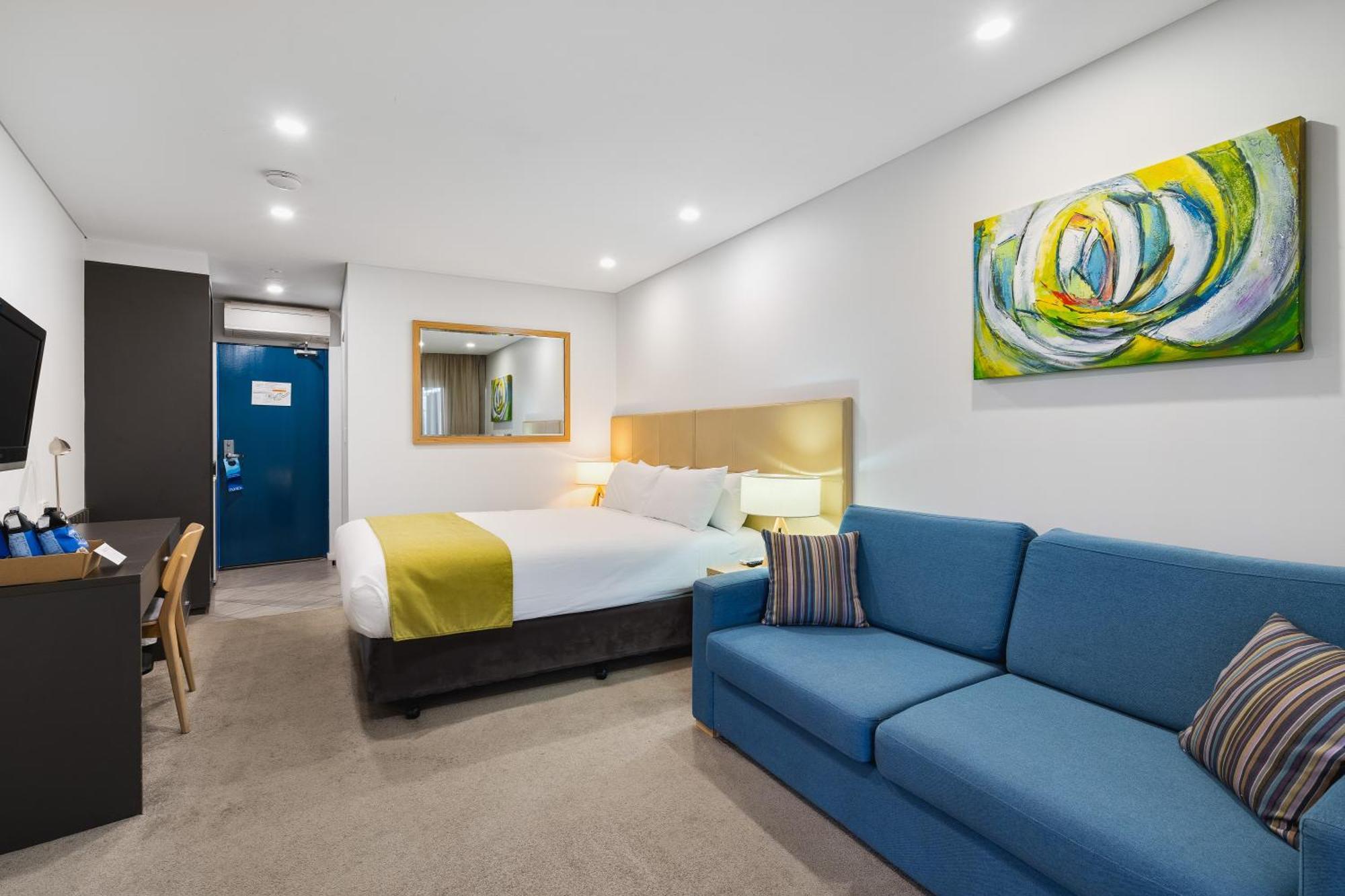Standard Room One Queen Bed Pool Side
