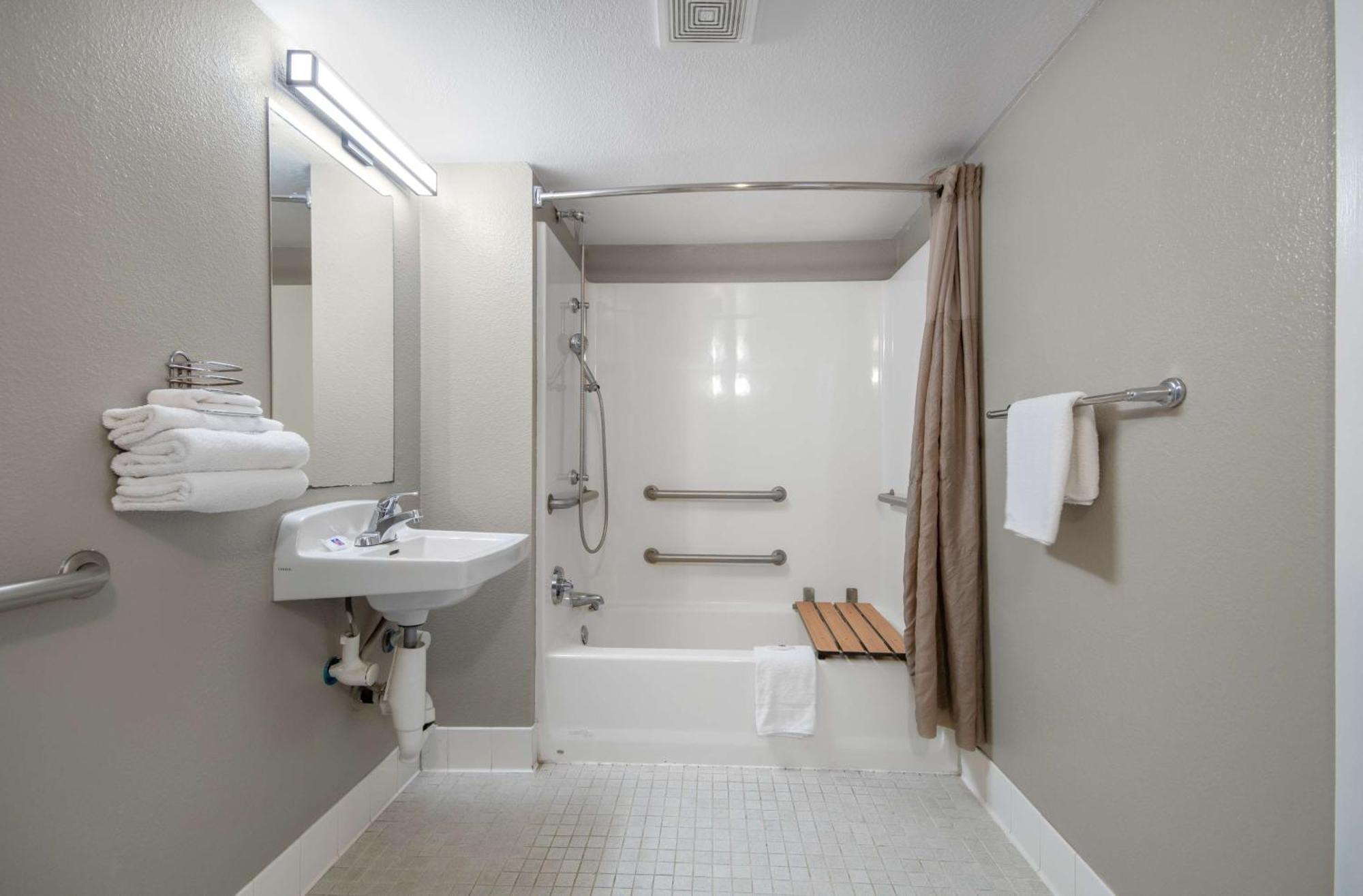 Queen Room with Two Queen Beds - Disability Access - Non-Smoking