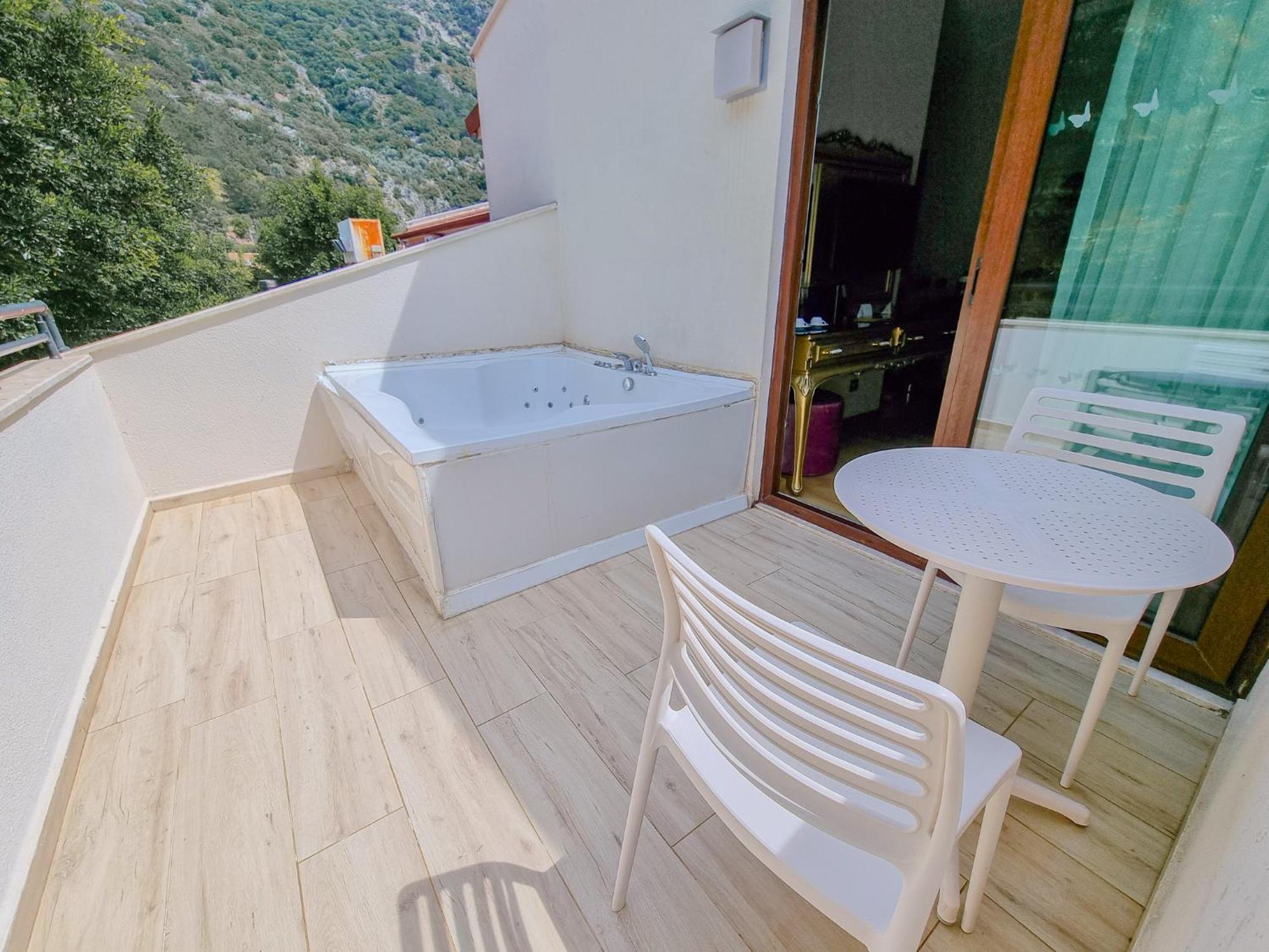 Honeymoon Room Hot Tub