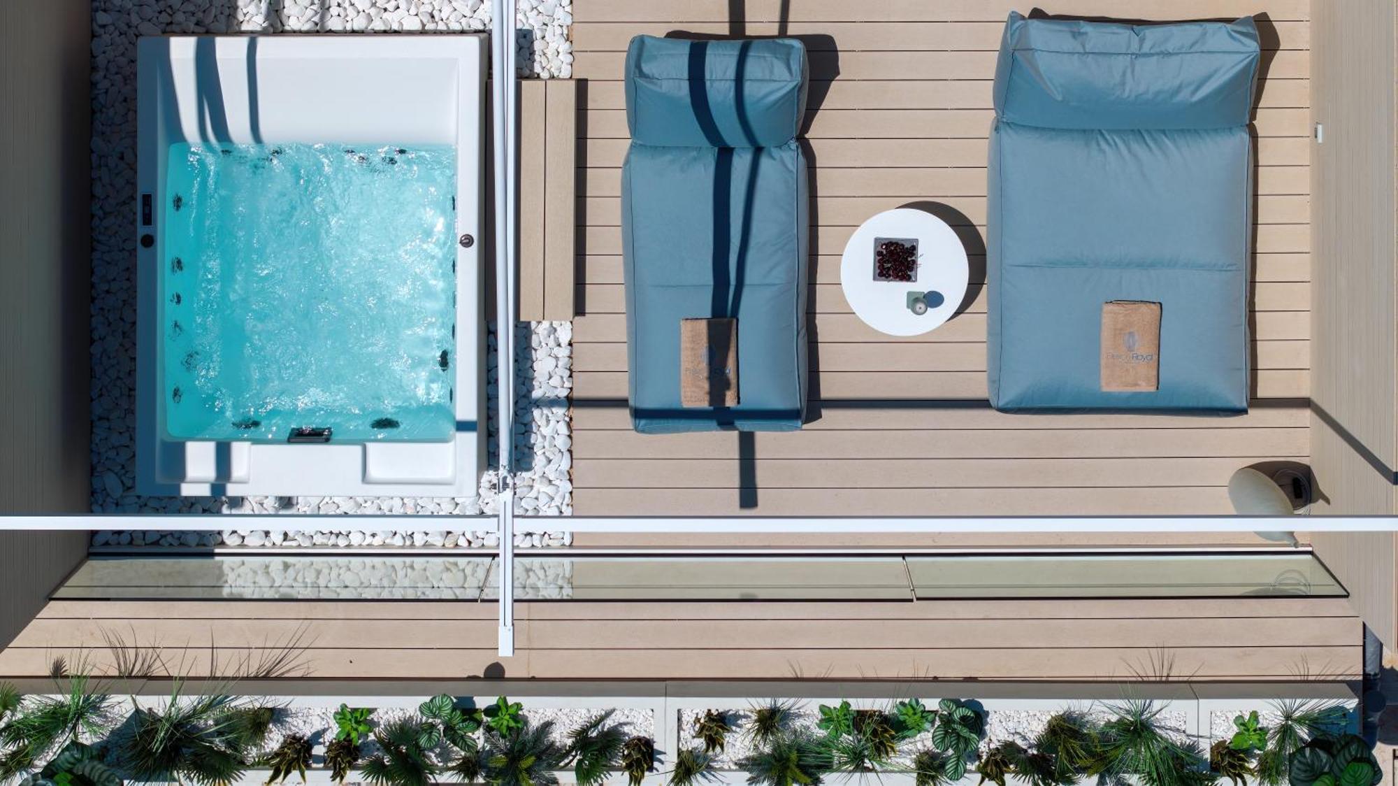 Signature Suite with Outdoor Jacuzzi