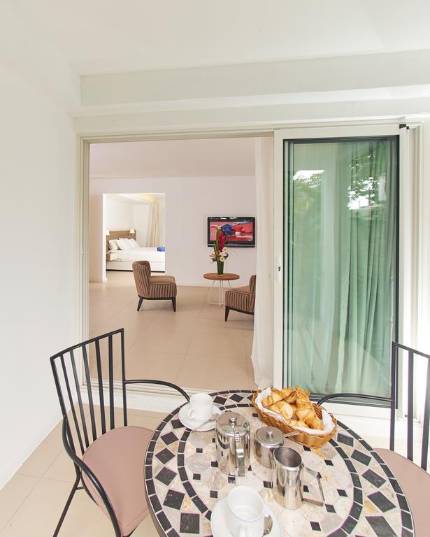 Beachfront Studio Garden View