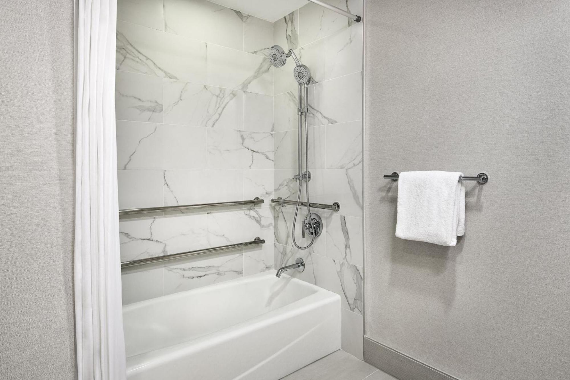 Queen Room Two Queen Beds Tub Accessible