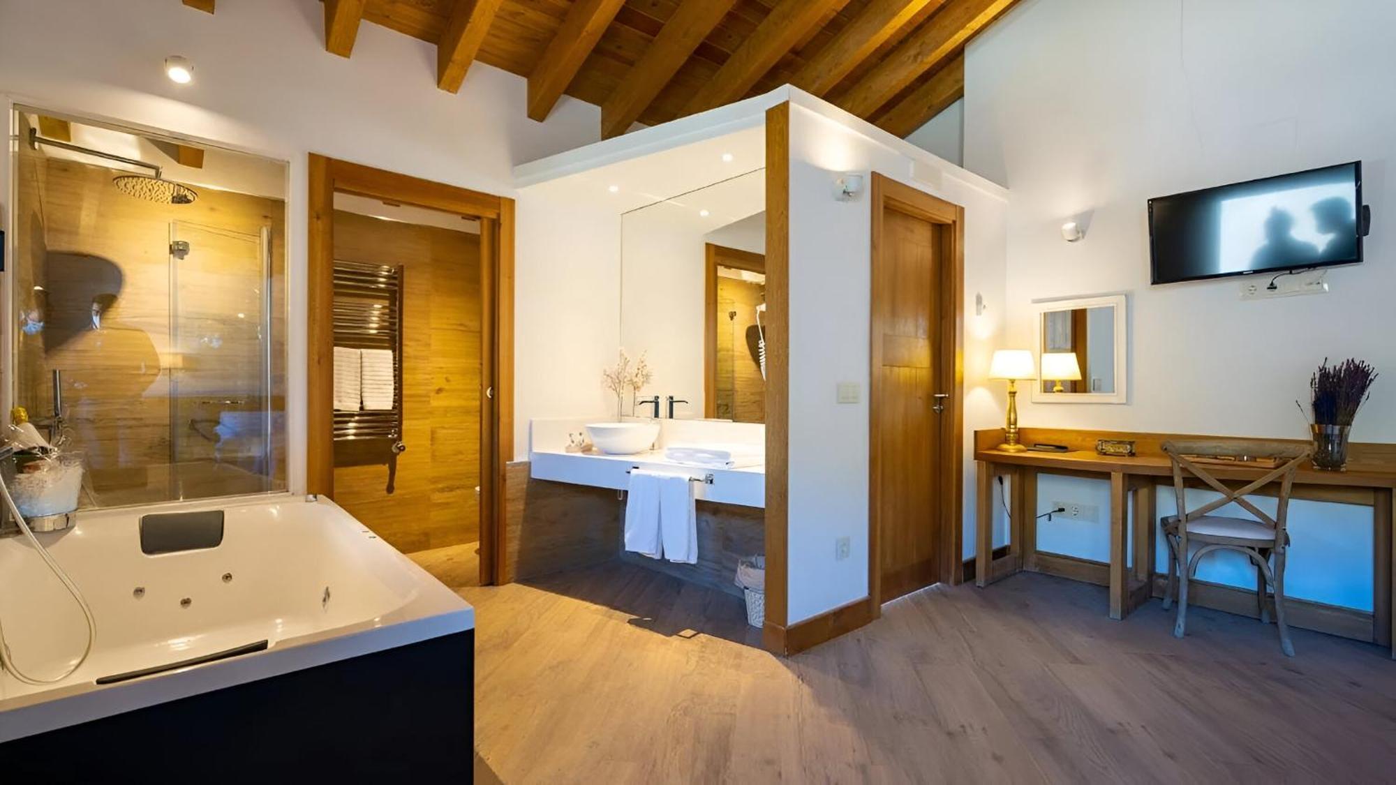 King Suite with Spa Bath