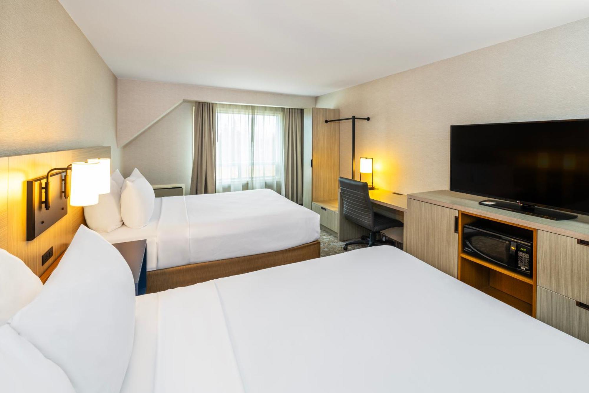 Quadruple Room with Two Queen Beds - Non Smoking/Upper floor