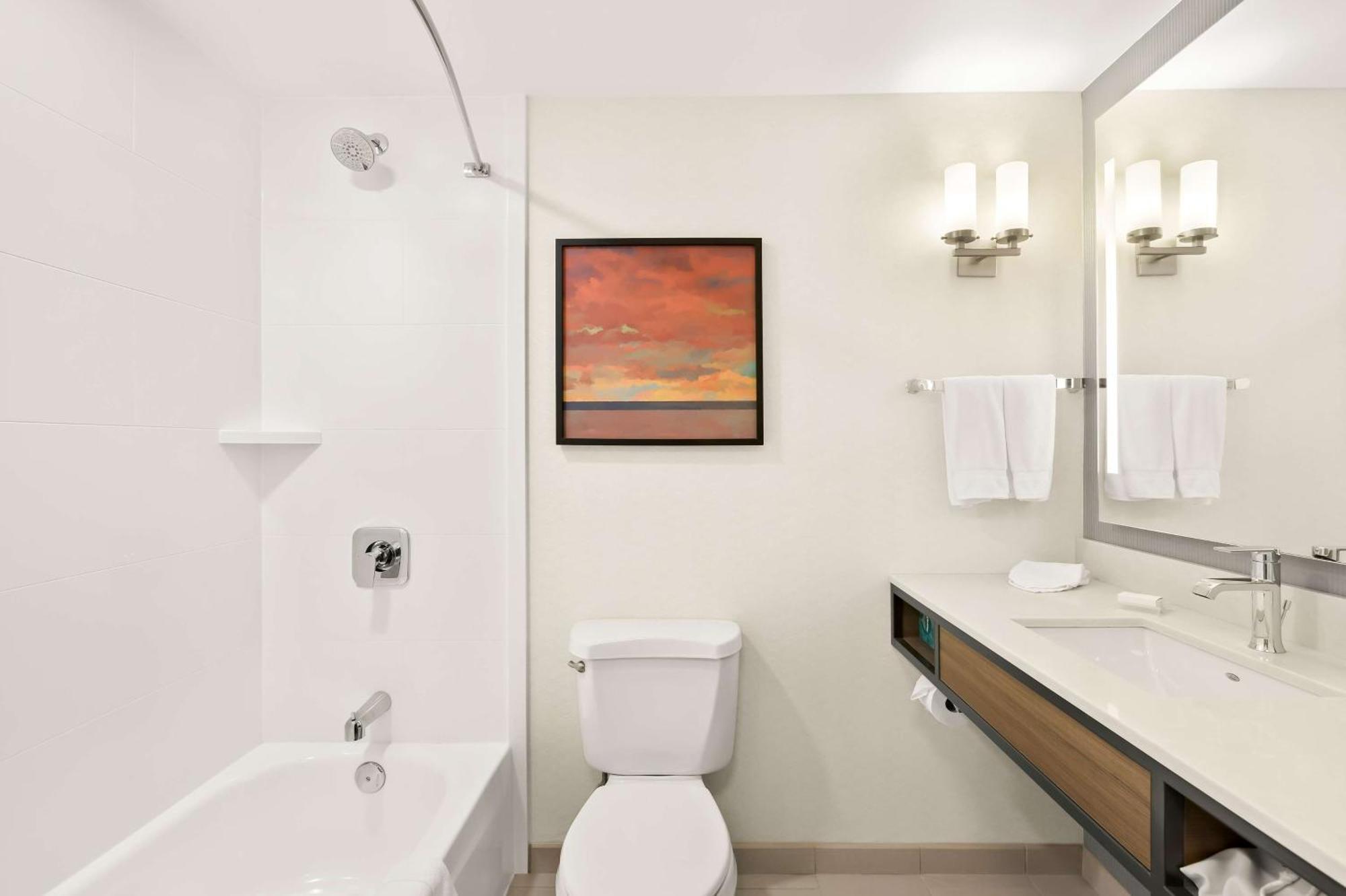 Queen Room Two Queen Beds Bath Tub