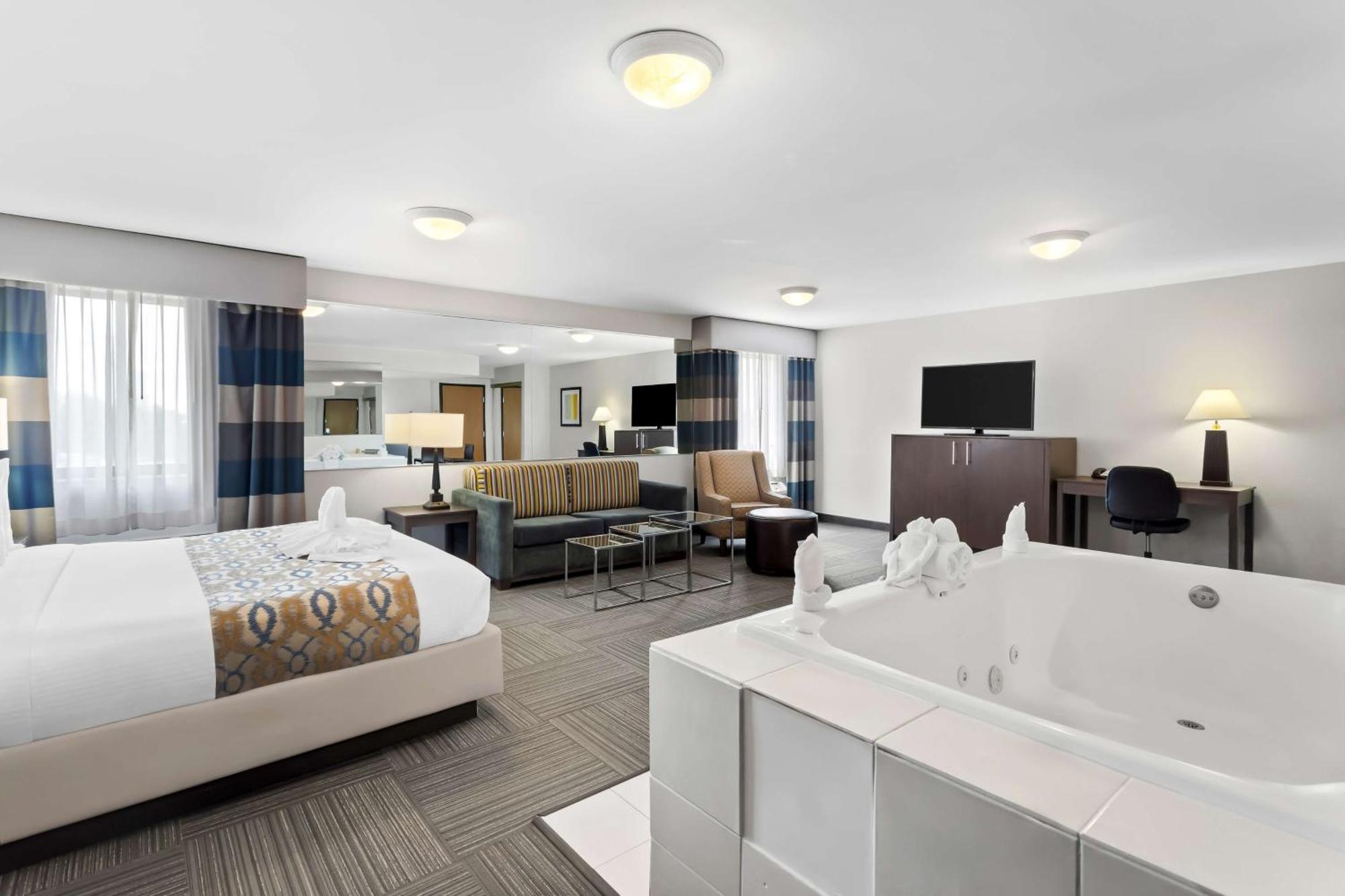Zimmer mit Kingsize-Bett, Schlafsofa und Whirlpool – Nichtraucher