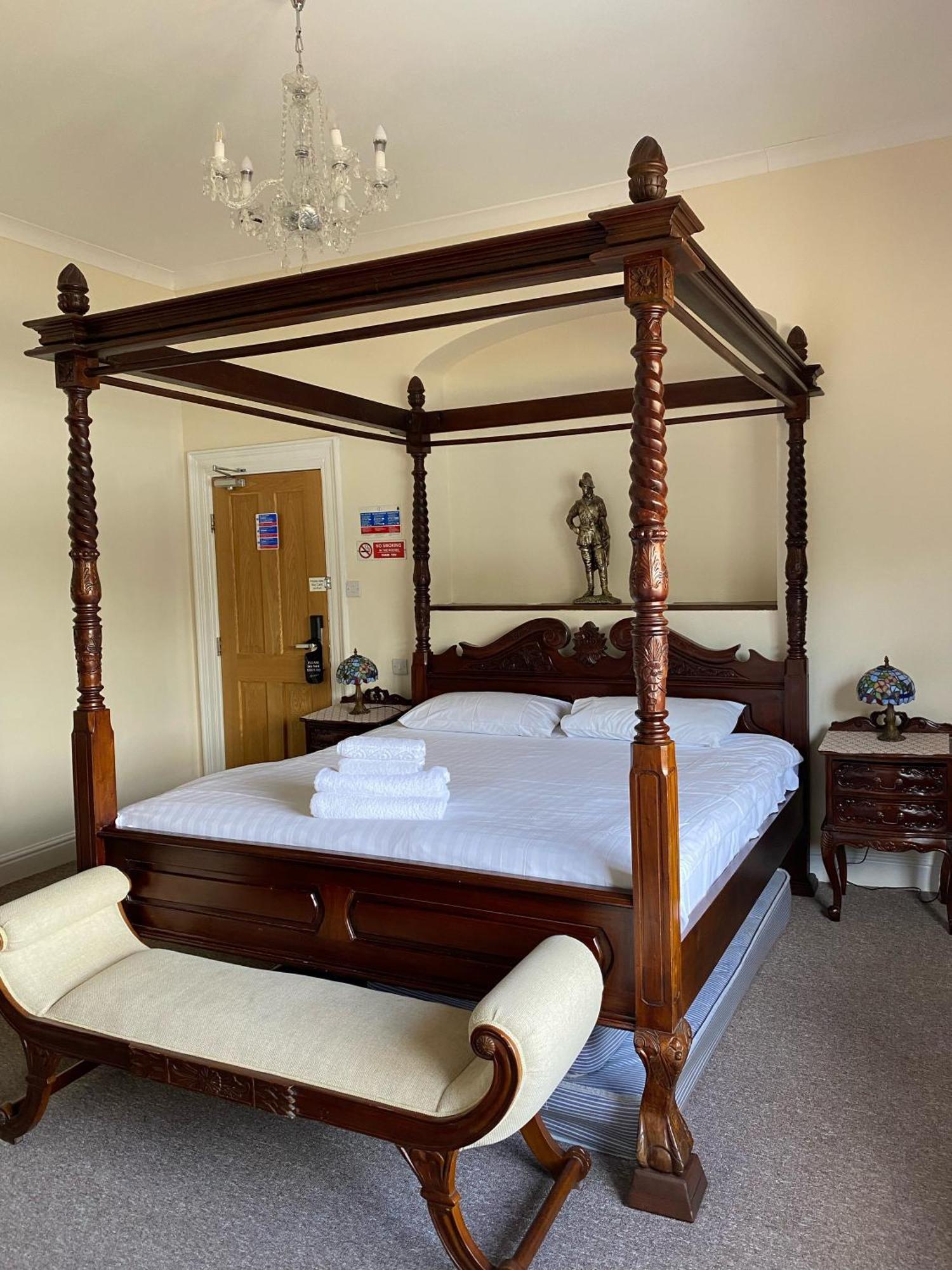 Superior Double Room Four Poster Bed Sea View,1609316709:JPEG