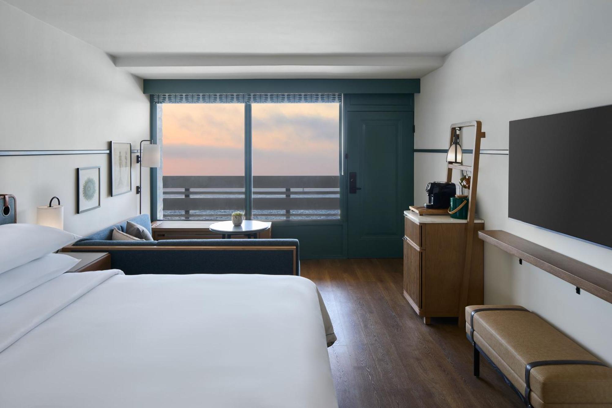 Premium Zimmer mit Kingsize-Bett und Meerblick