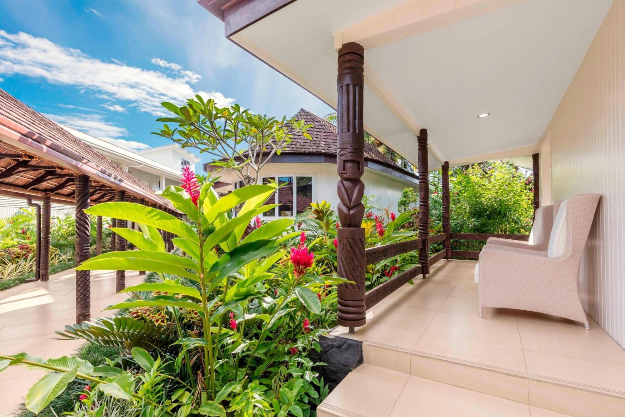One King Bungalow with Garden View